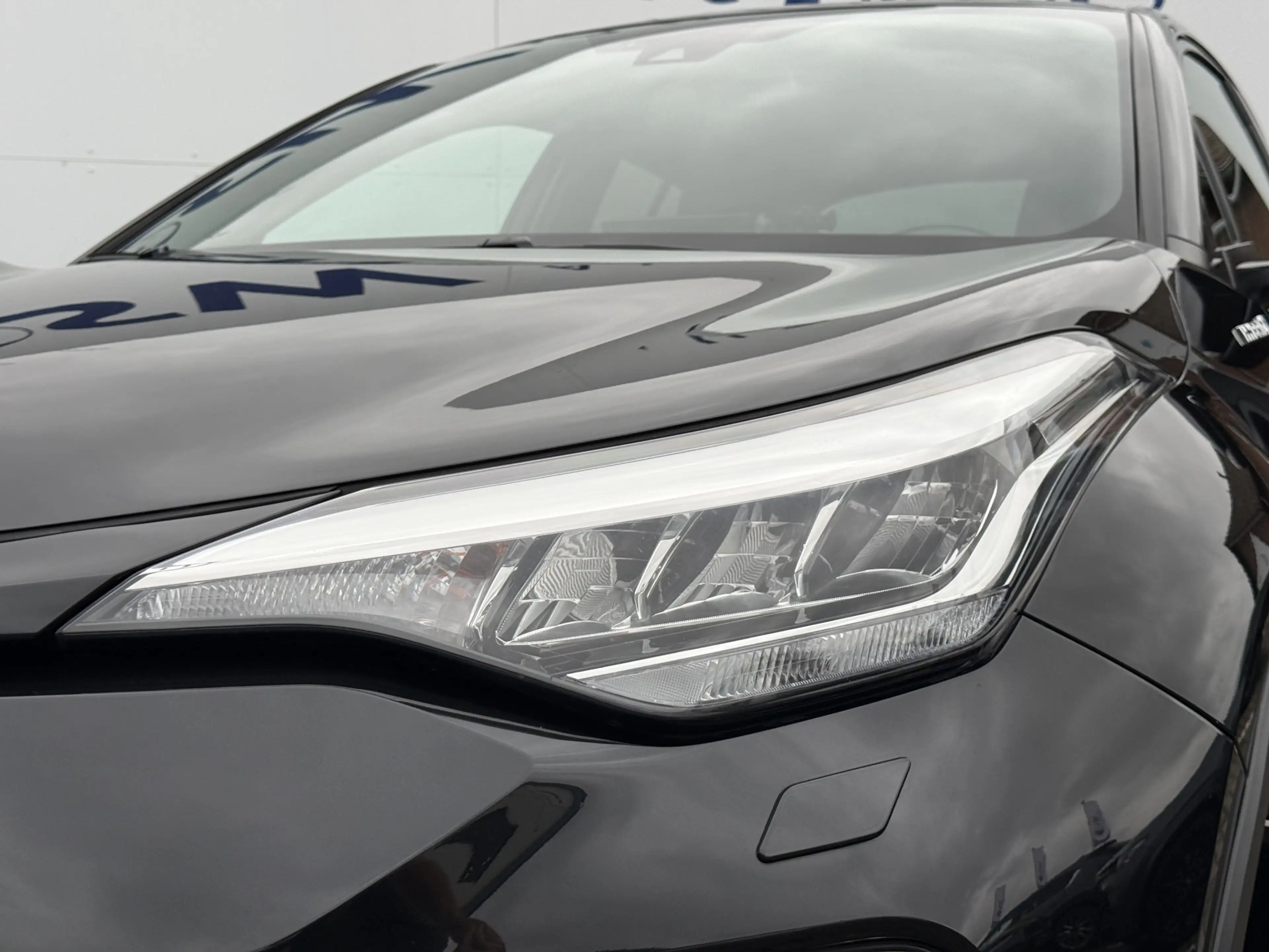 Toyota C-HR 1.8 Hybrid Dynamic | CarPlay | ACC | Camera | Keyl — photo 29