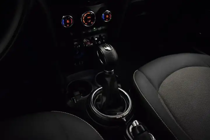MINI Cooper D 2016, foto 37