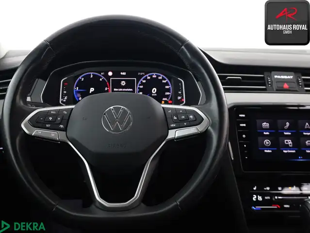 Volkswagen Passat view 10