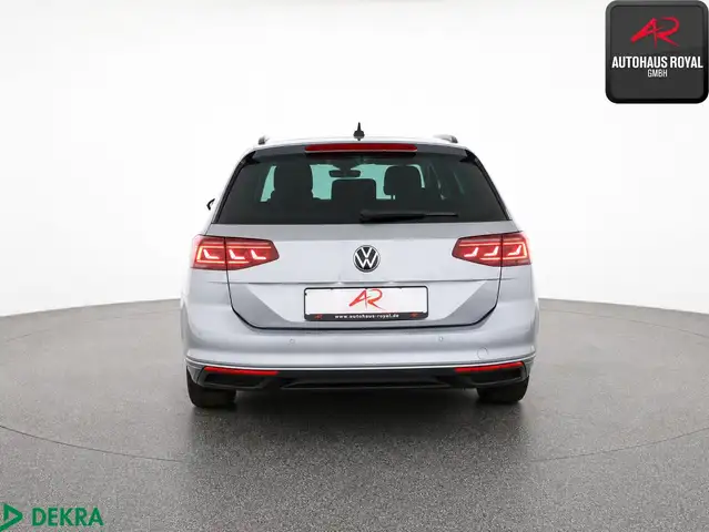 Volkswagen Passat view 4
