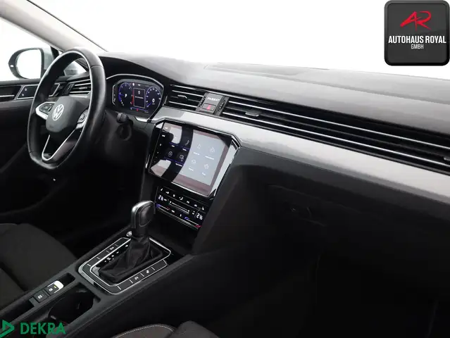 Volkswagen Passat view 11