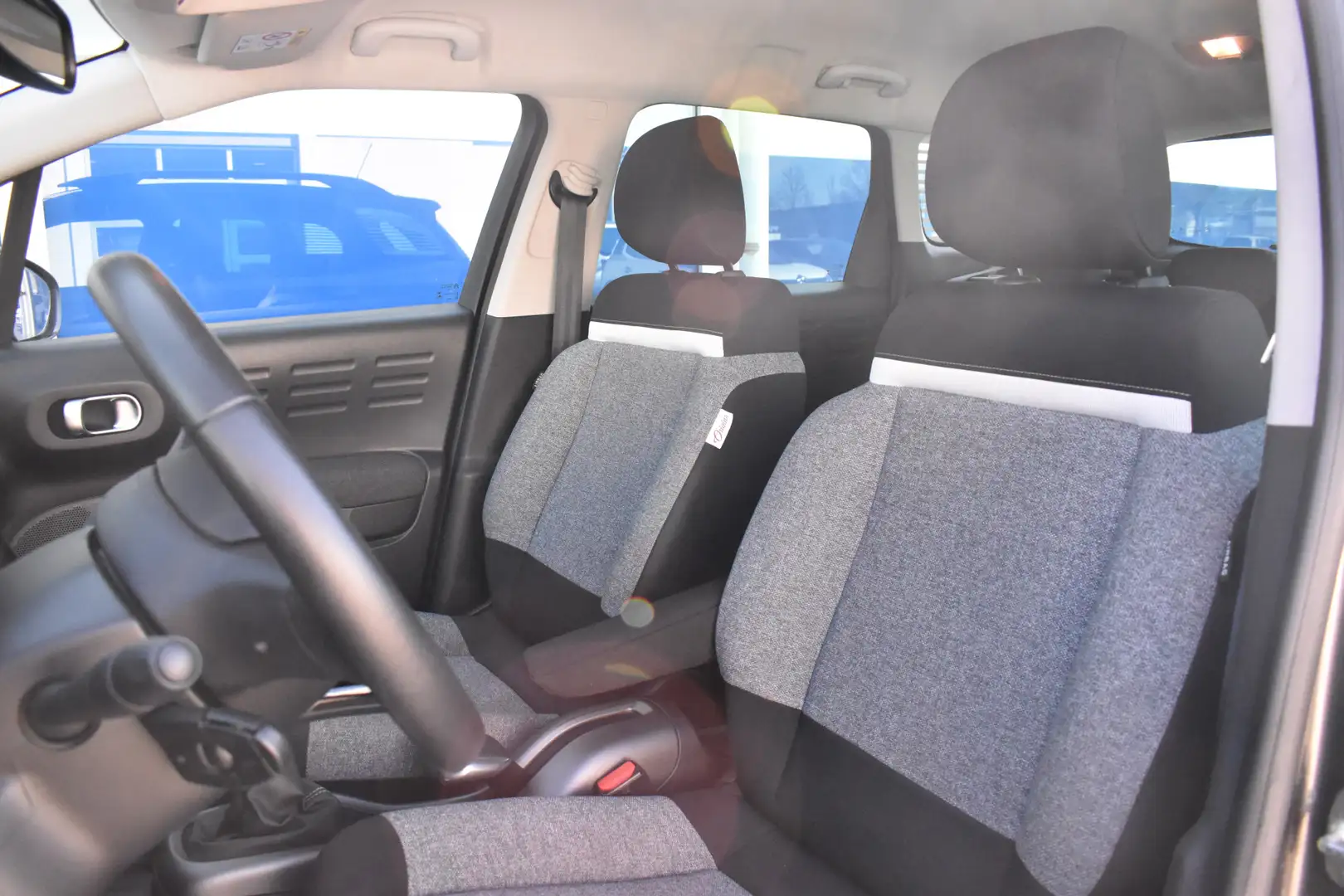 Citroen C3 Aircross PureTech 110 S&S Shine -| Trekhaak | Navi | Airco Grijs - 2