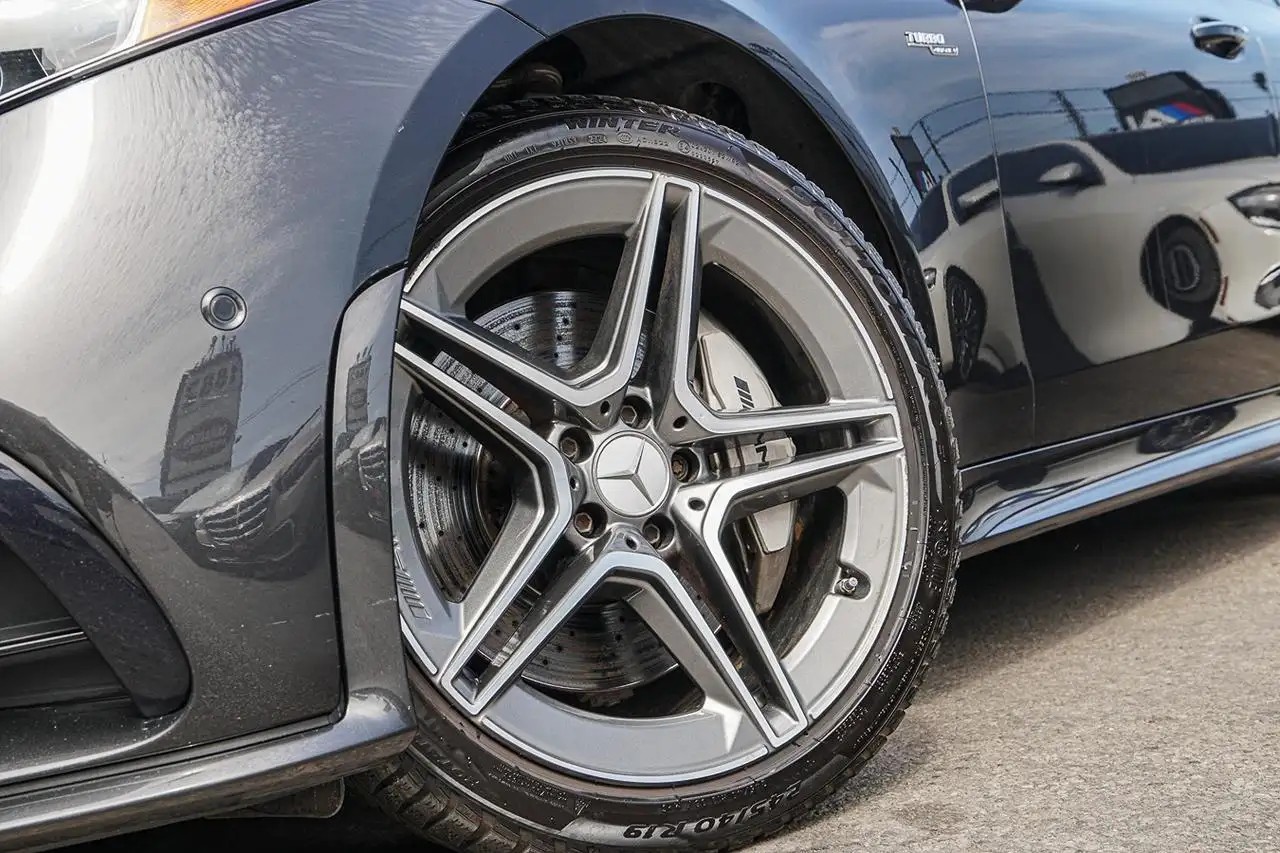 Mercedes-Benz CLS снимка Mercedes-Benz CLS