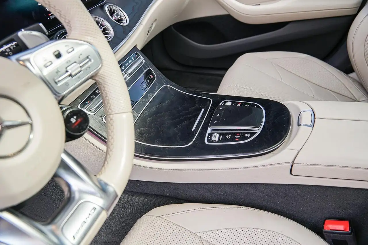 Mercedes-Benz CLS снимка Mercedes-Benz CLS
