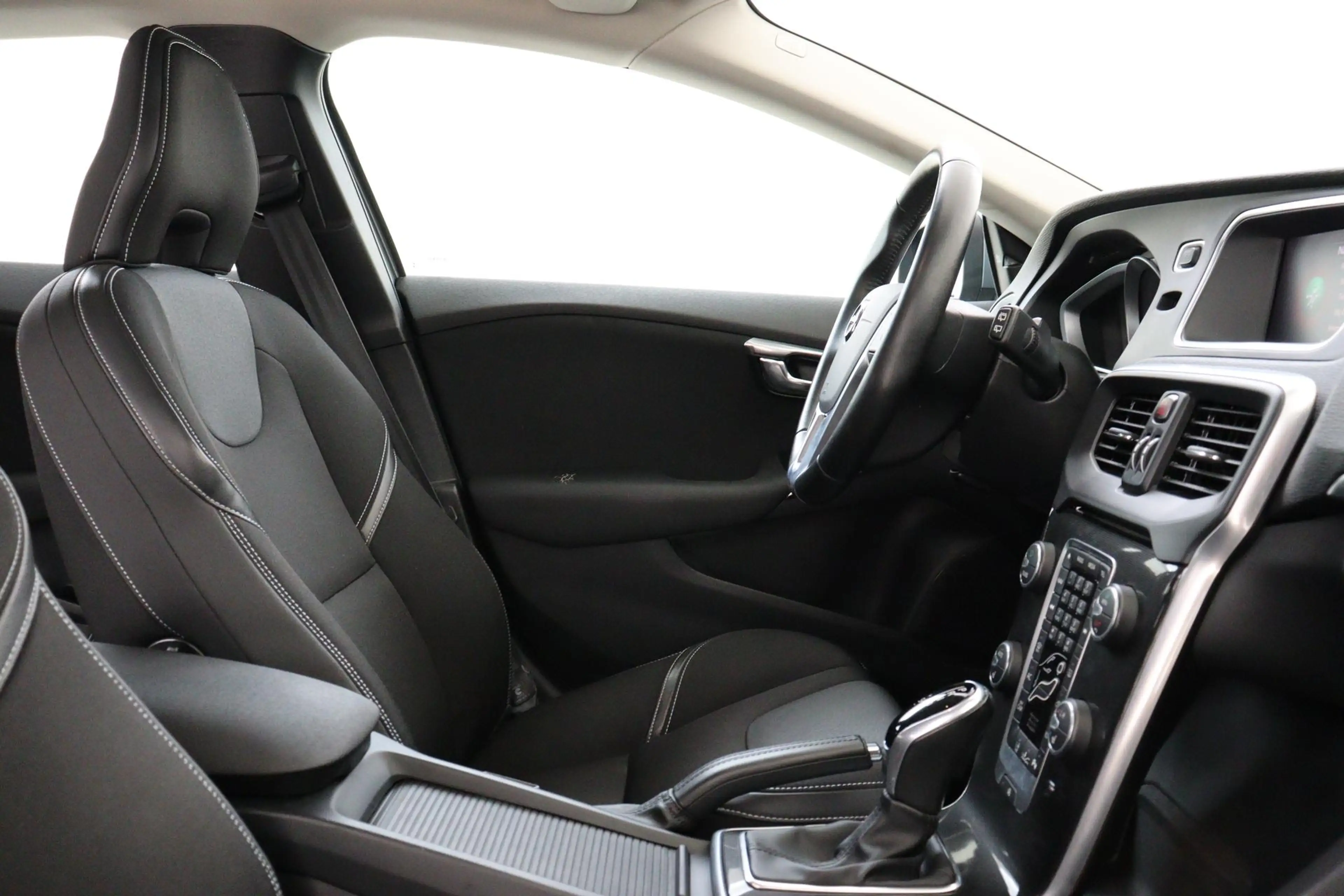 Volvo V40 T3 AUT. MOMENTUM -ADAP.CRUISE|CAMERA|PDC|PERFORMAN — photo 11