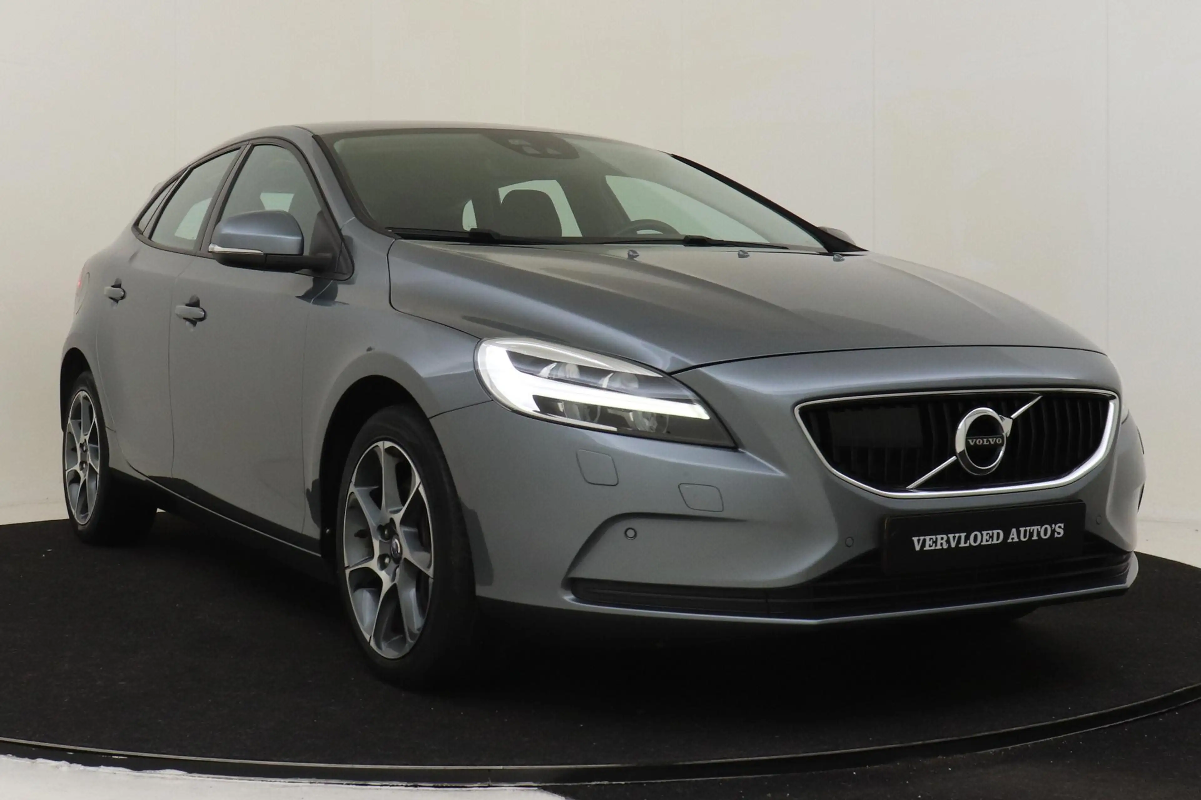 Volvo V40 T3 AUT. MOMENTUM -ADAP.CRUISE|CAMERA|PDC|PERFORMAN — photo 10