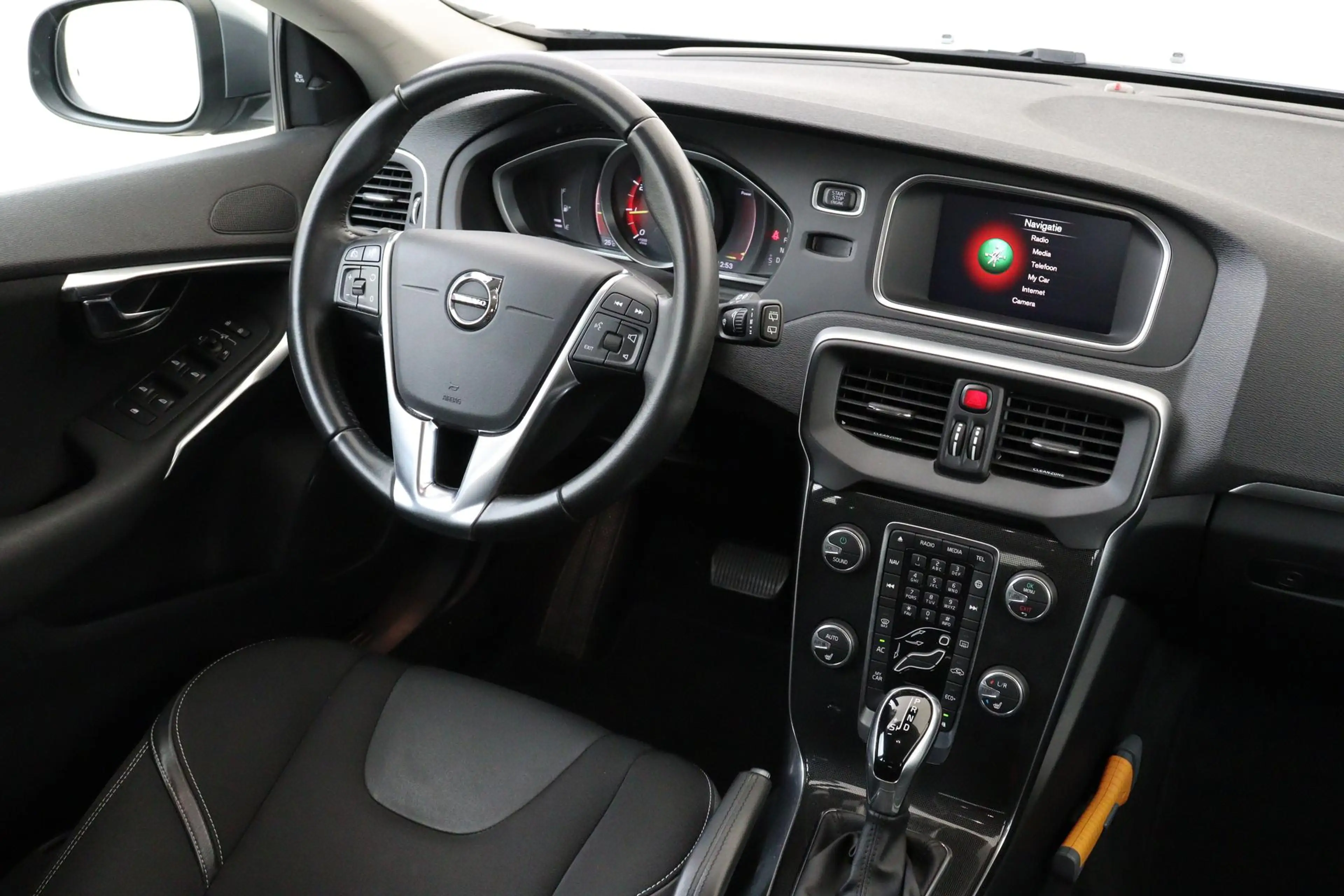 Volvo V40 T3 AUT. MOMENTUM -ADAP.CRUISE|CAMERA|PDC|PERFORMAN — photo 7