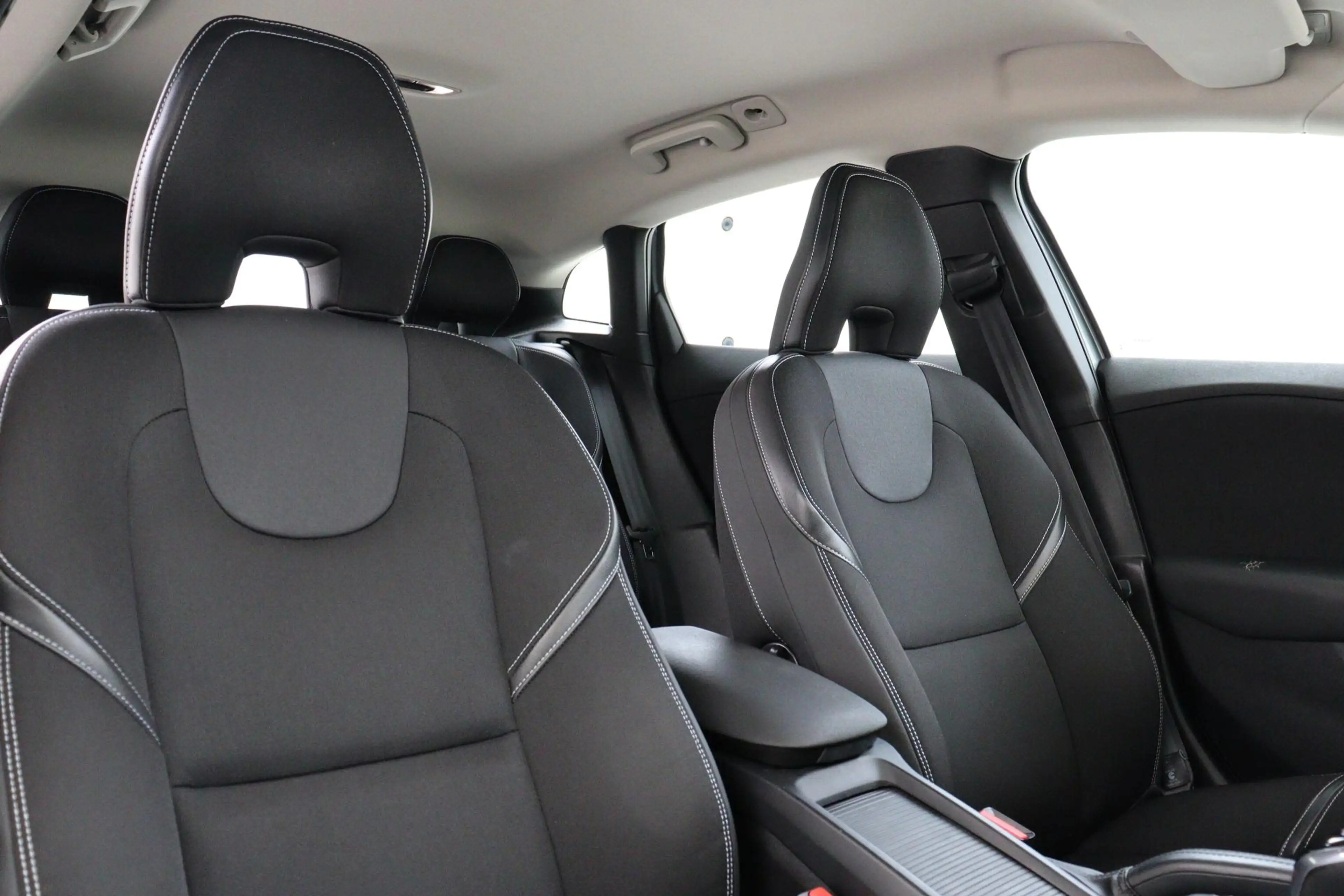 Volvo V40 T3 AUT. MOMENTUM -ADAP.CRUISE|CAMERA|PDC|PERFORMAN — photo 13