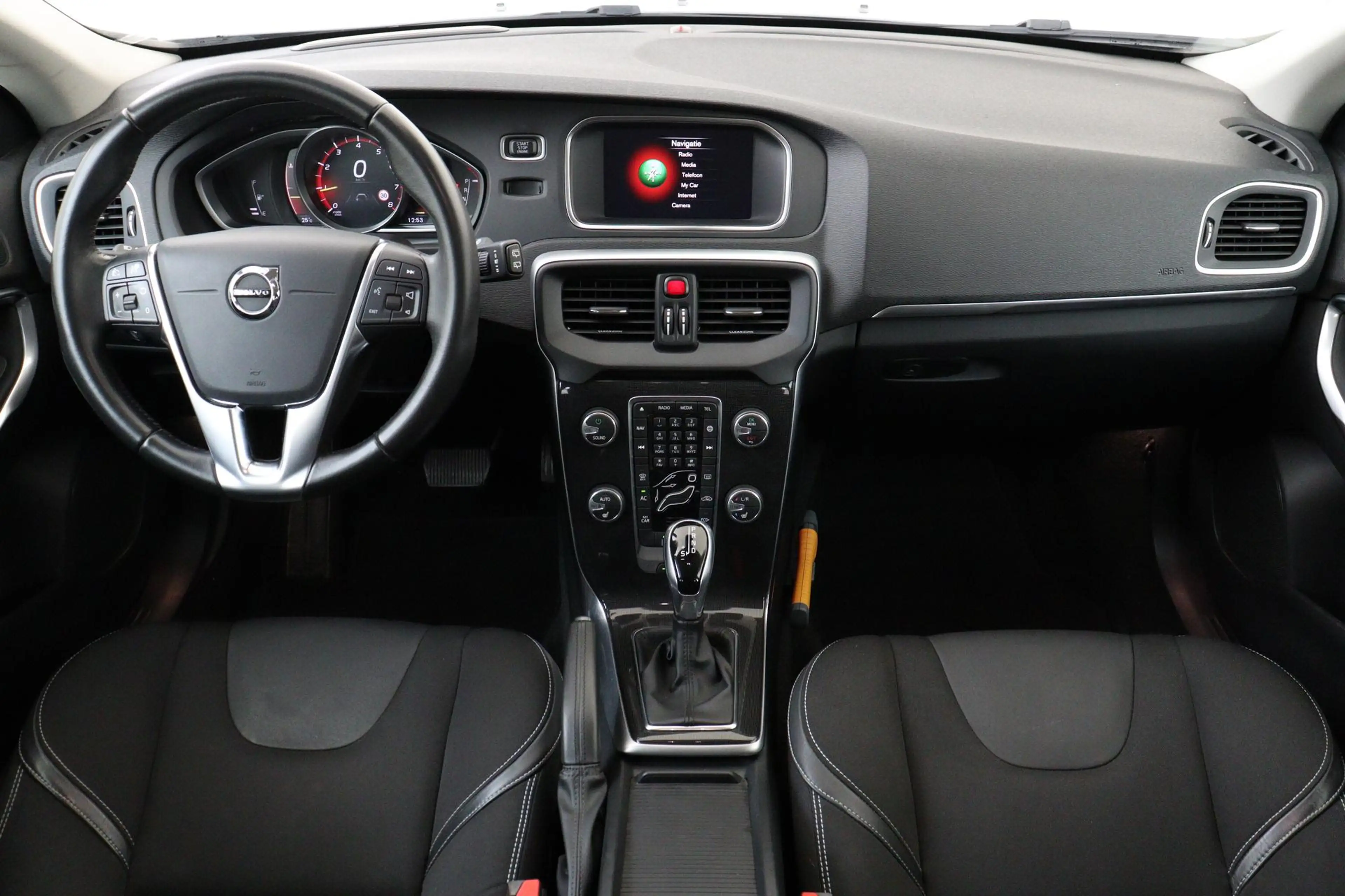 Volvo V40 T3 AUT. MOMENTUM -ADAP.CRUISE|CAMERA|PDC|PERFORMAN — photo 5