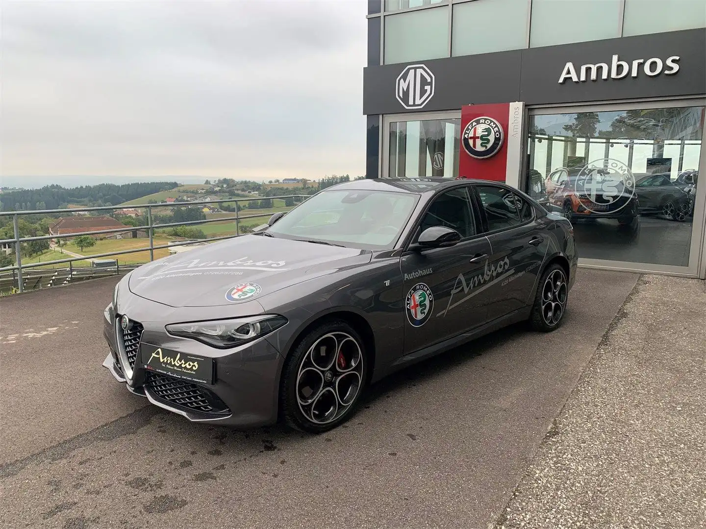 Alfa Romeo Giulia 2,2 JTDM 210 Q4 Ti Grau - 1