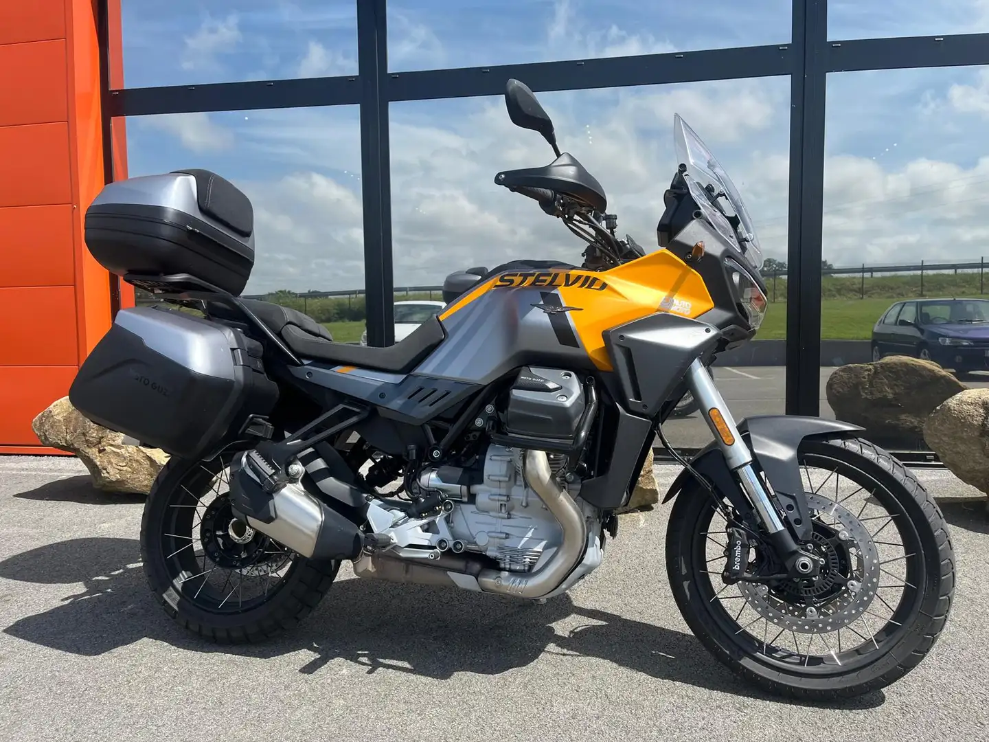 Moto Guzzi Stelvio - 1