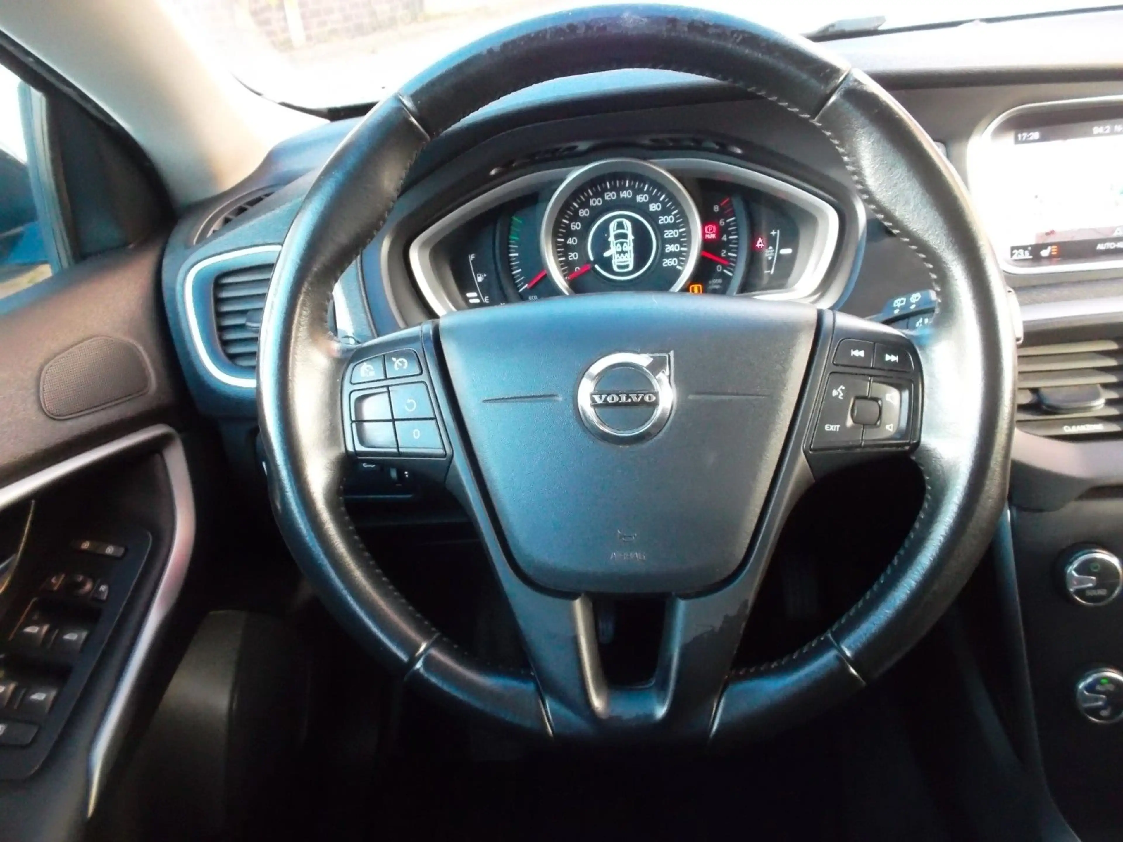 Volvo V40 Kinetic T3 2,0, 1.HAND, Mod.2018 — photo 11