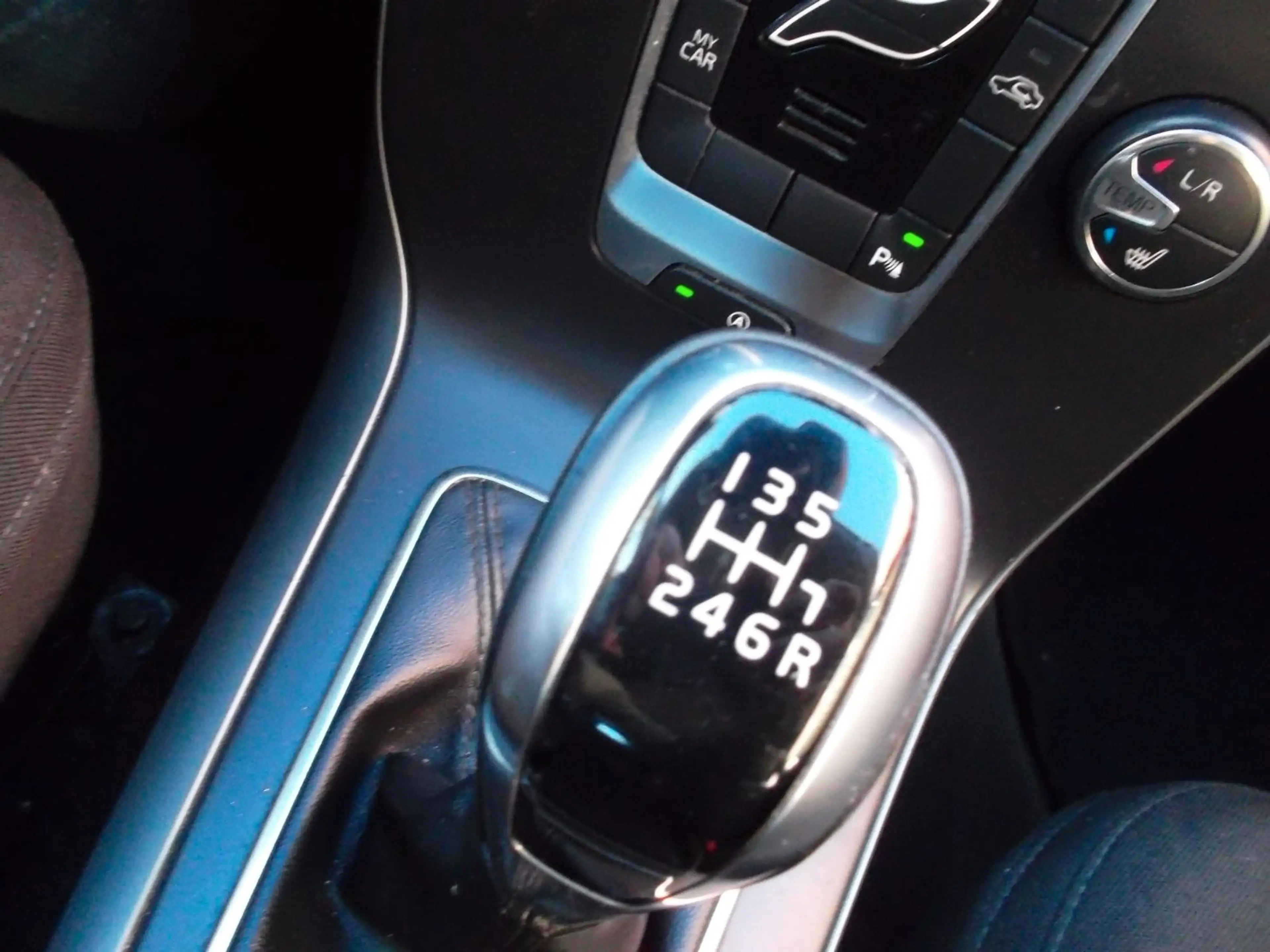 Volvo V40 Kinetic T3 2,0, 1.HAND, Mod.2018 — photo 13