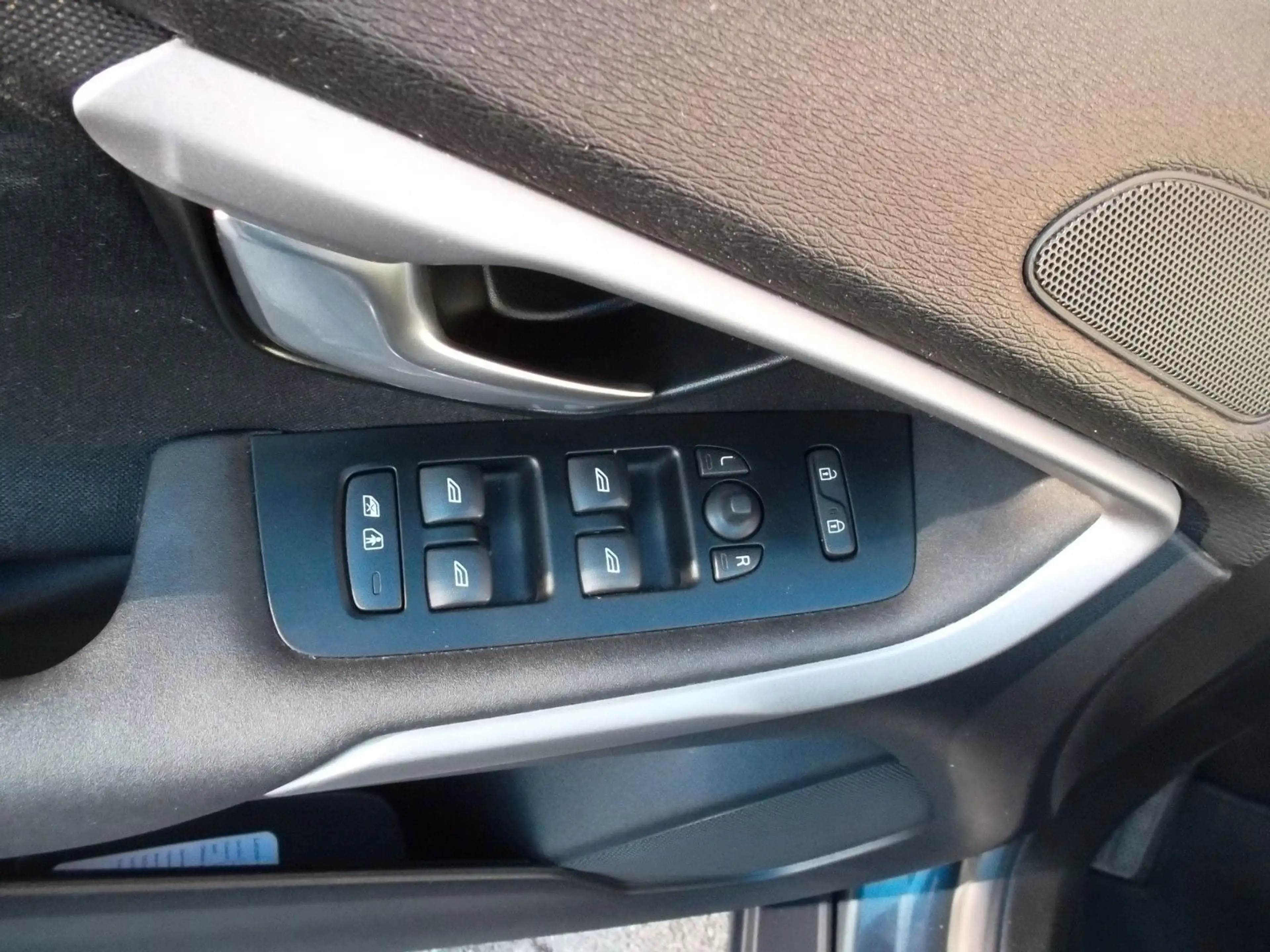 Volvo V40 Kinetic T3 2,0, 1.HAND, Mod.2018 — photo 12