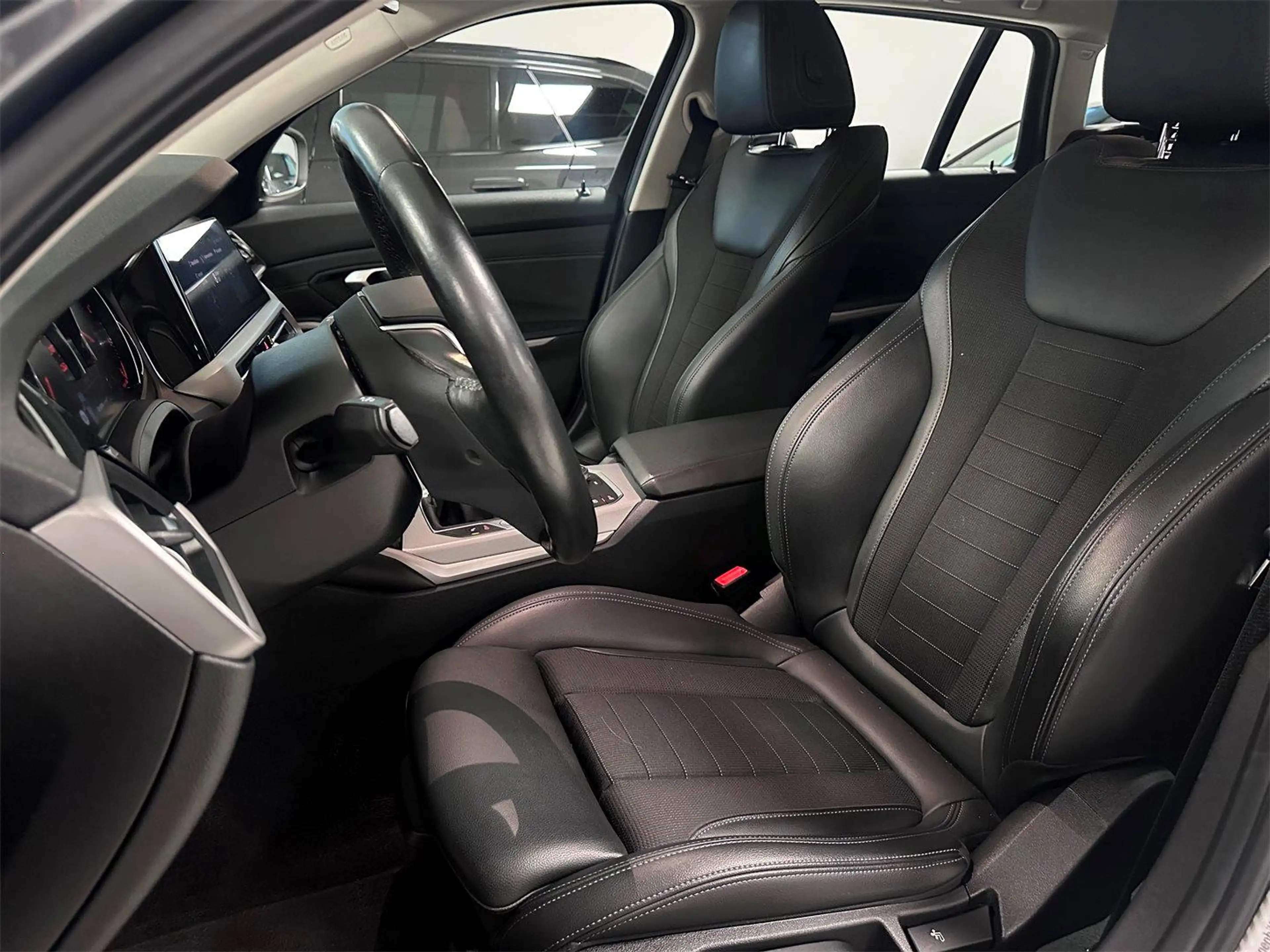BMW 318 d Touring Advantage *AHK* *Sportsitze* — photo 15