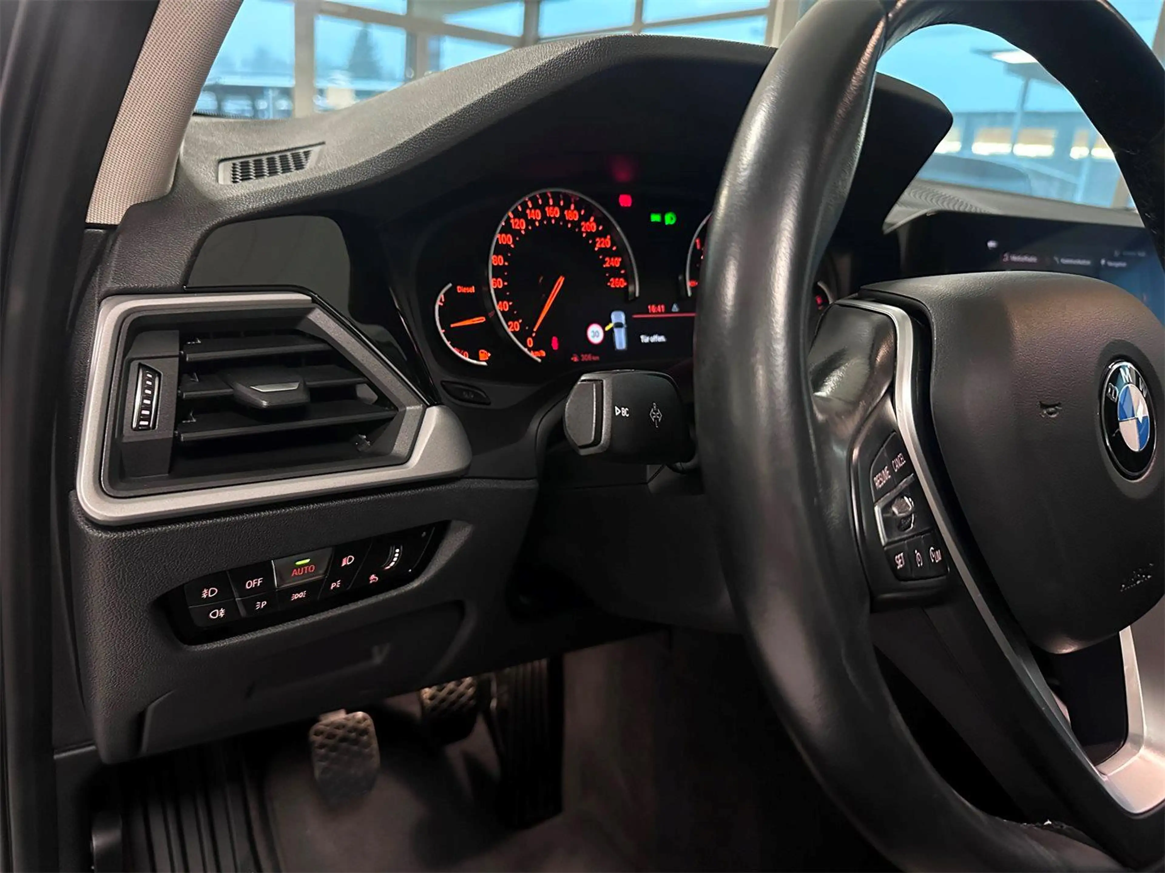 BMW 318 d Touring Advantage *AHK* *Sportsitze* — photo 13