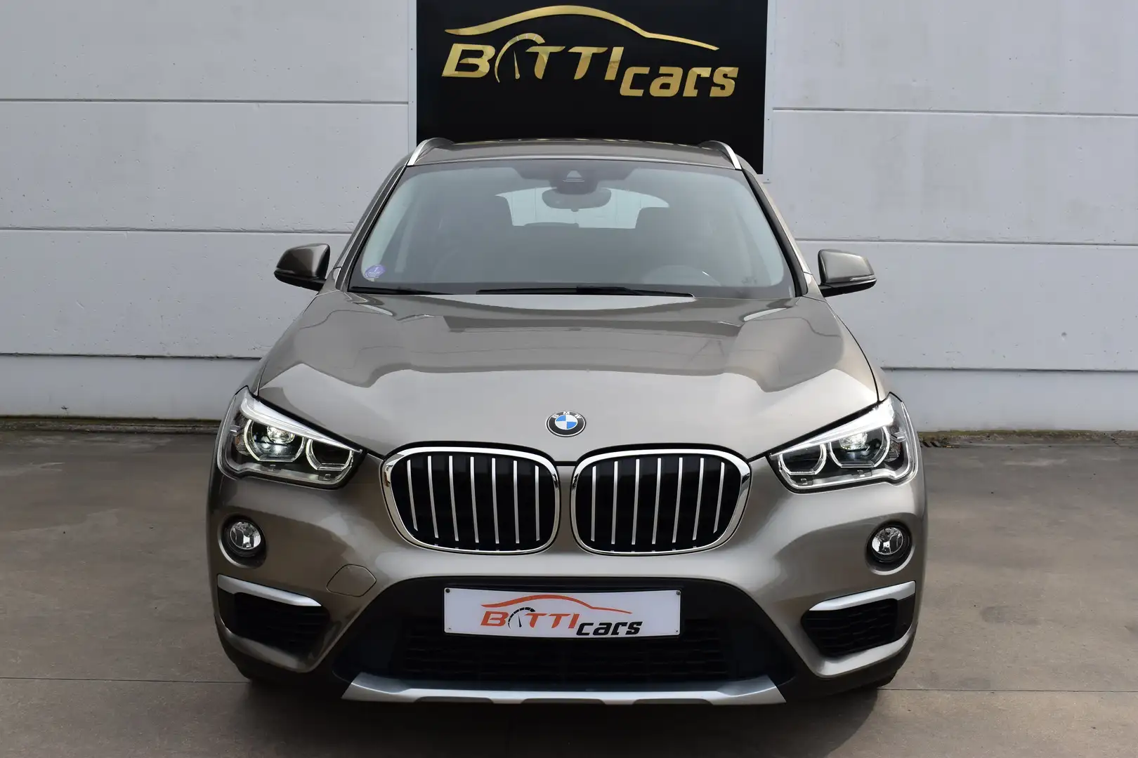 BMW X1 sDrive18i Autom* Leder* 2-Zone Airco* Navi* Camera Beige - 2