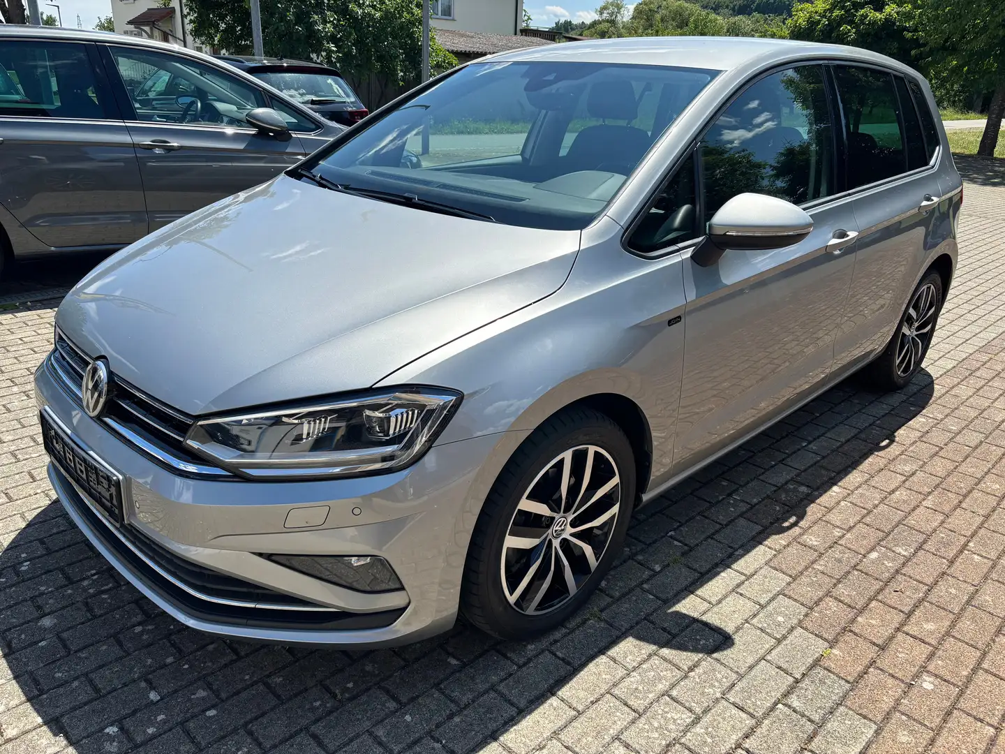 Volkswagen Golf Sportsvan 1.5TSI Join DSG Navi LED Alu Klima AHK schwenkbar Plateado - 1