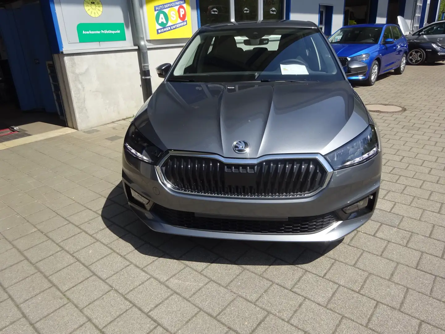 Skoda Fabia Selection 1,0TSI 70kw 95PS Autom.Klima Nebel PDC Gris - 2