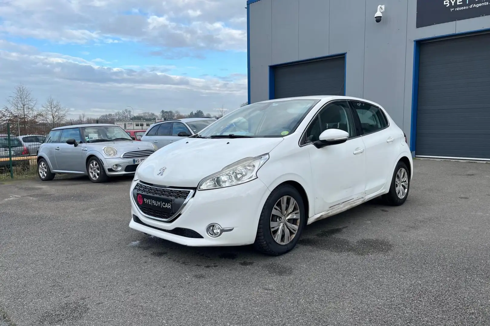 Peugeot 208 1.6 e-HDi 92CH Business Pack GARANTIE 12 MOIS Blanc - 1