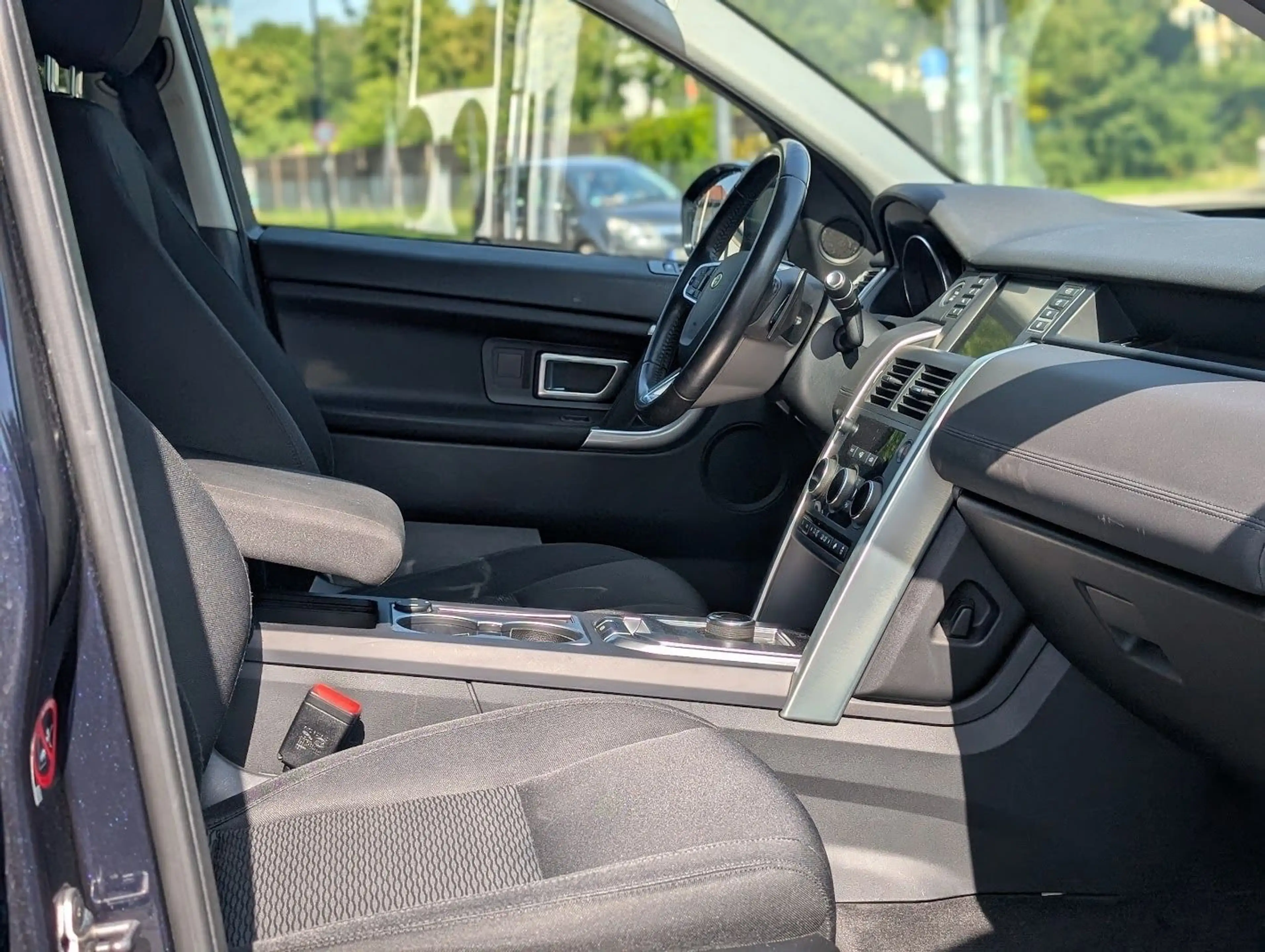Land Rover Discovery Sport Discovery Sport SE AWD Bi-Xenon LED 9G Automatik — photo 13