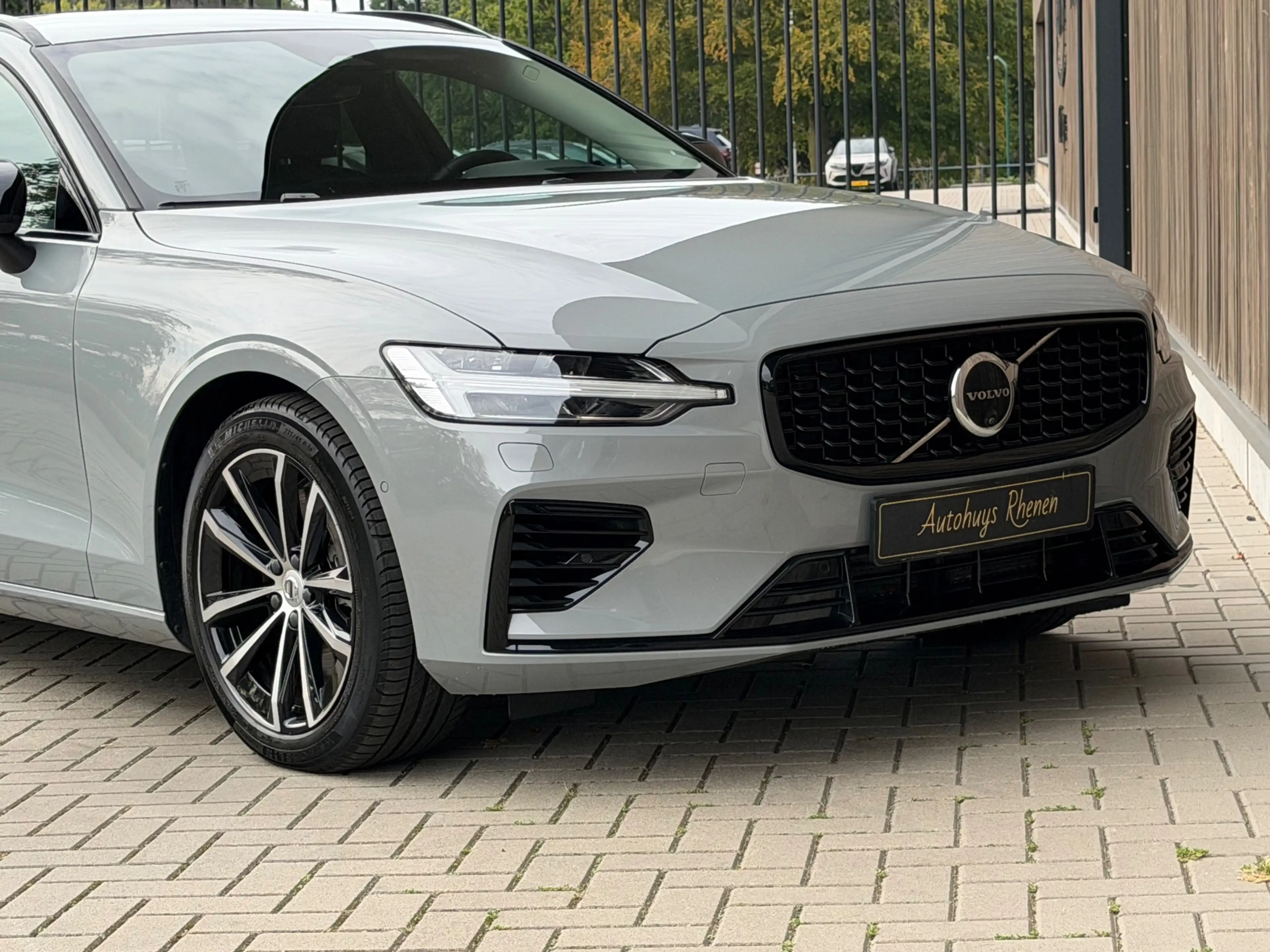 Volvo V60 2.0 T8 Plug-in hybrid AWD Ultra Dark / 360 Camera — photo 40