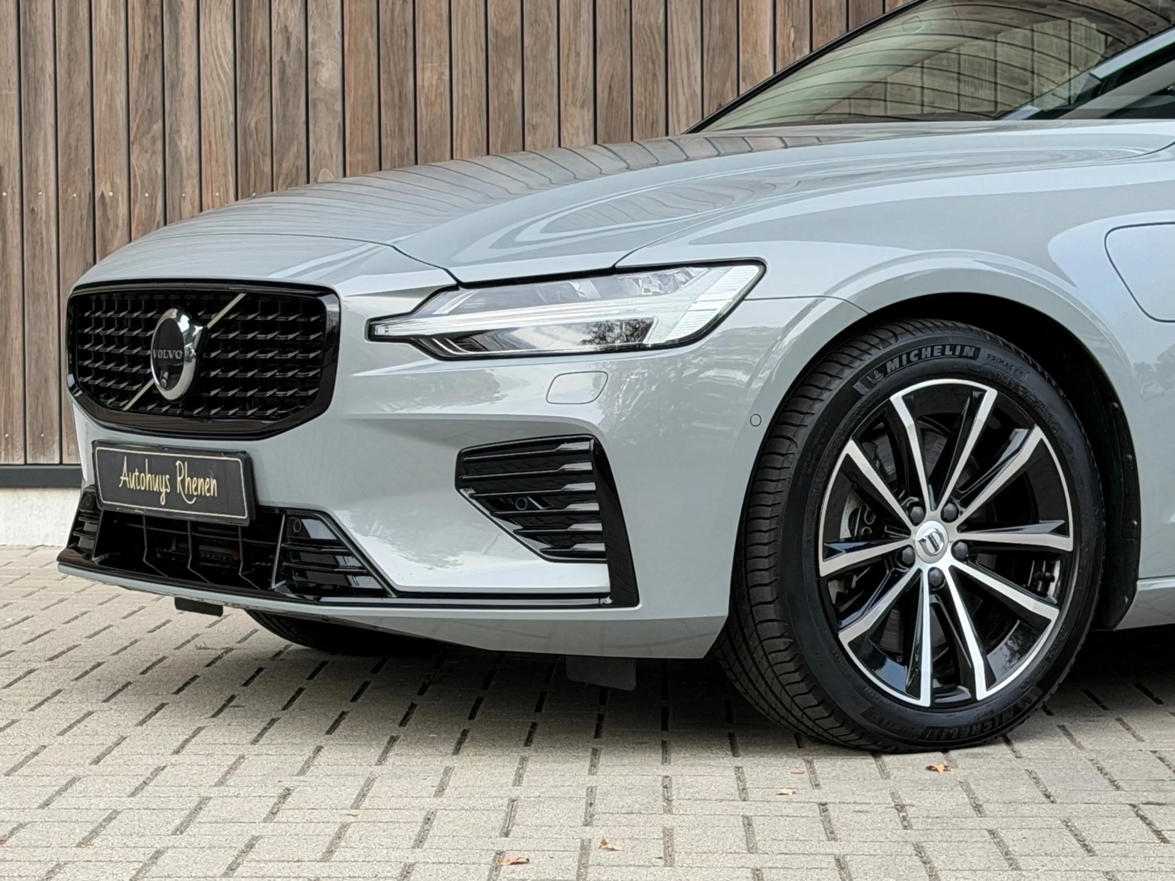 Volvo V60 2.0 T8 Plug-in hybrid AWD Ultra Dark / 360 Camera — photo 4