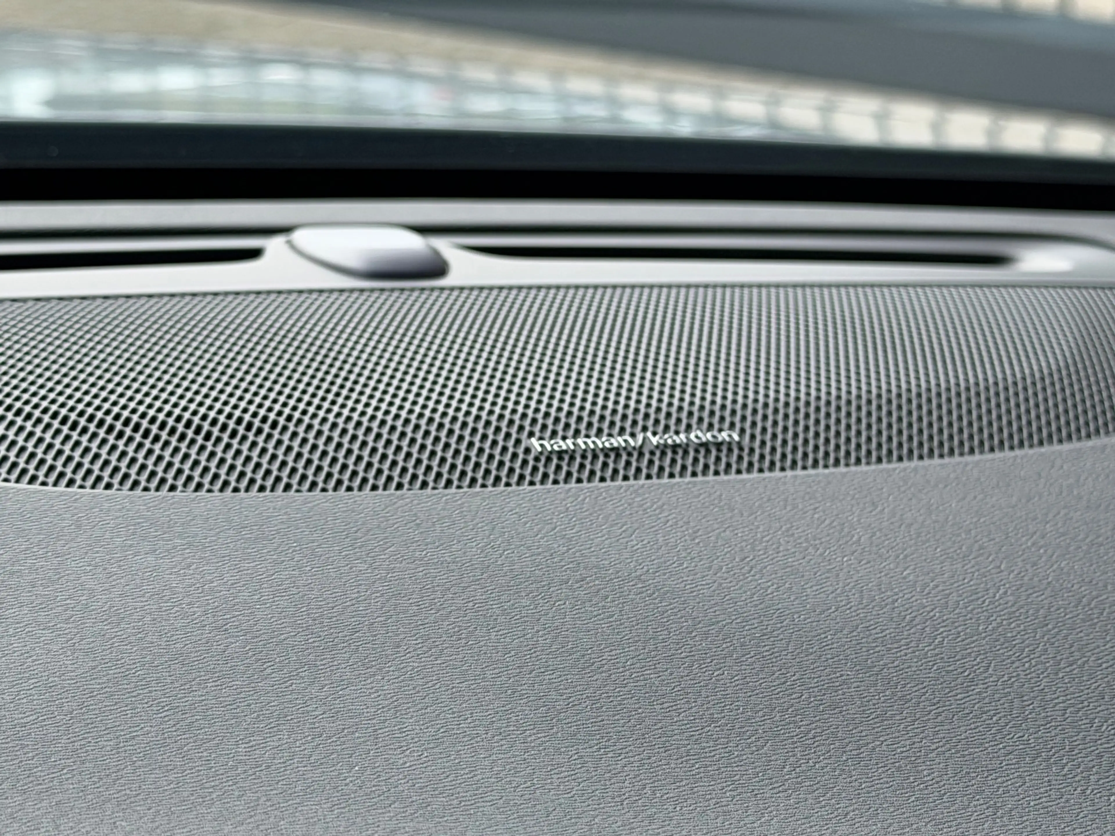 Volvo V60 2.0 T8 Plug-in hybrid AWD Ultra Dark / 360 Camera — photo 31