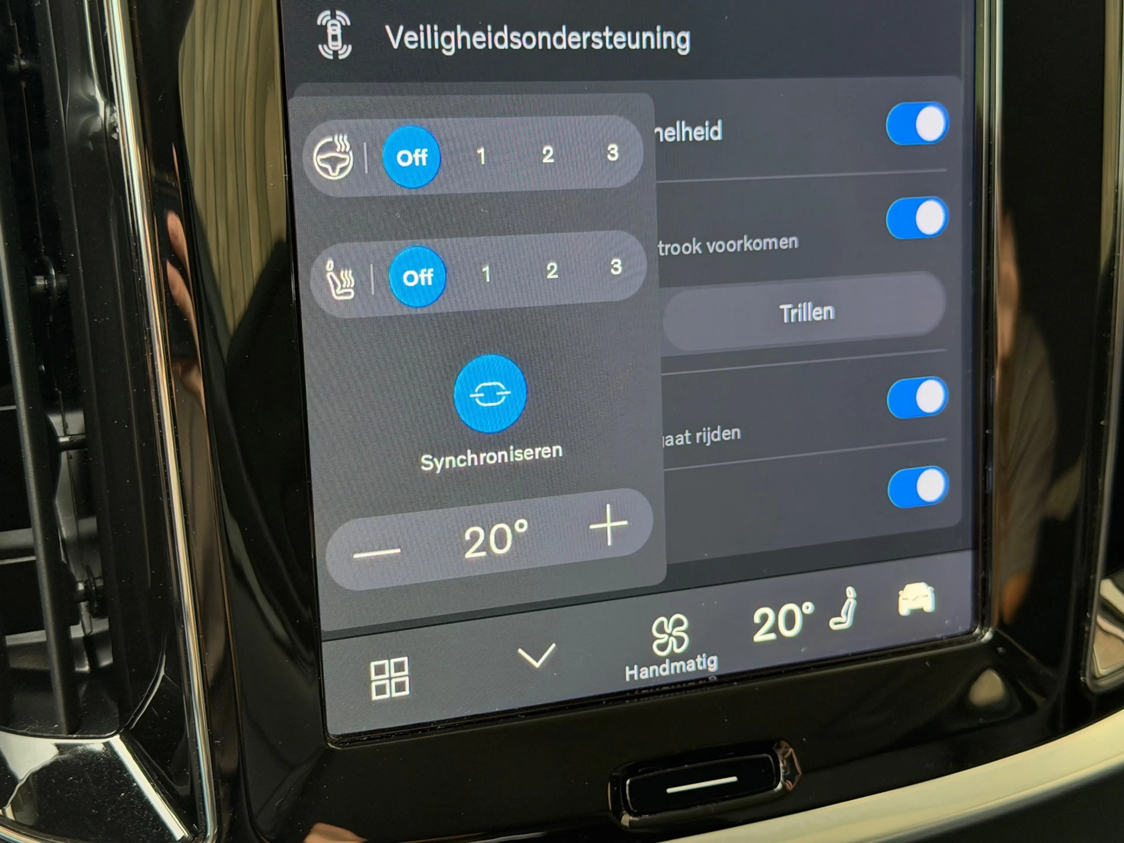 Volvo V60 2.0 T8 Plug-in hybrid AWD Ultra Dark / 360 Camera — photo 30