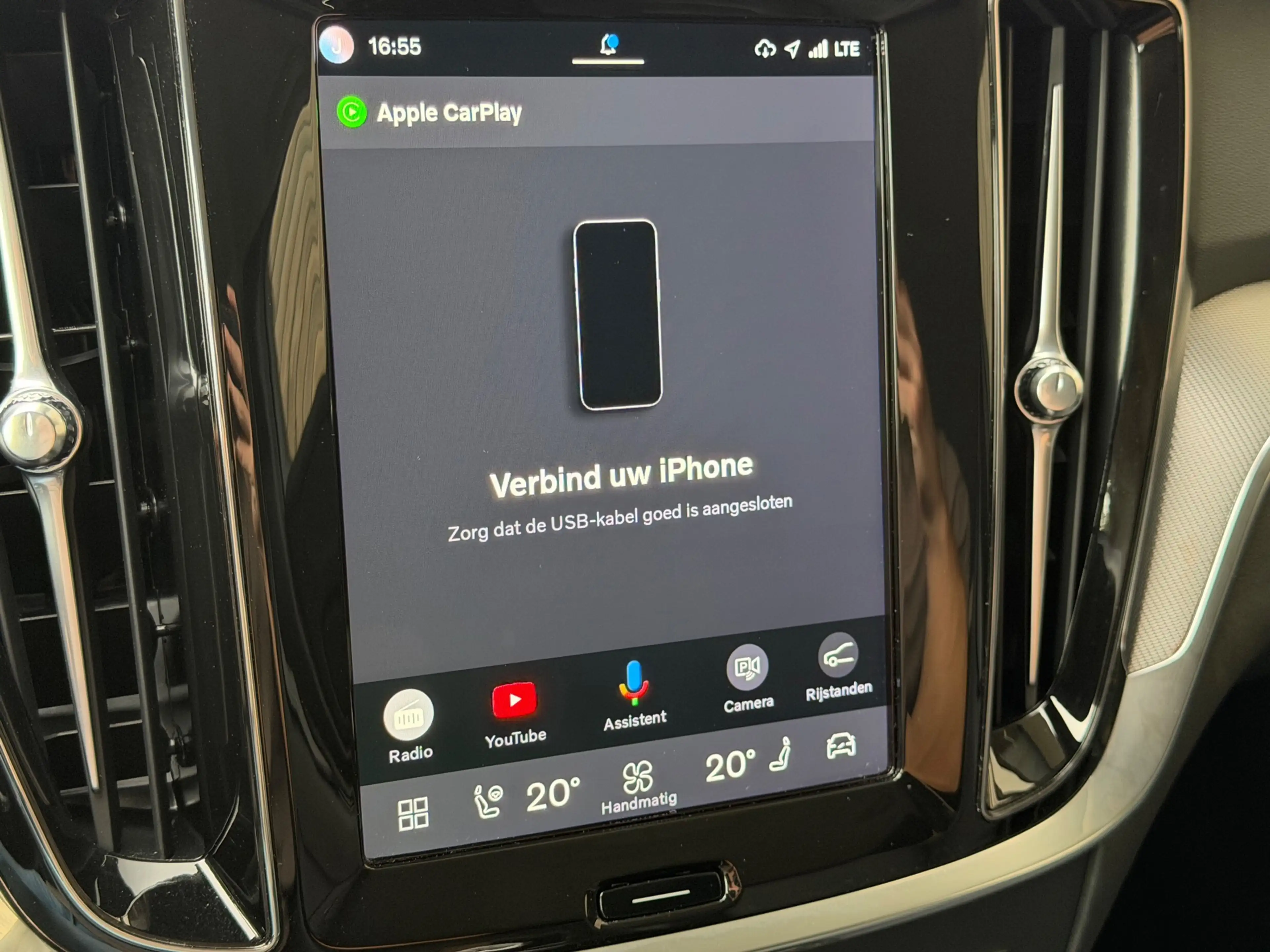 Volvo V60 2.0 T8 Plug-in hybrid AWD Ultra Dark / 360 Camera — photo 27
