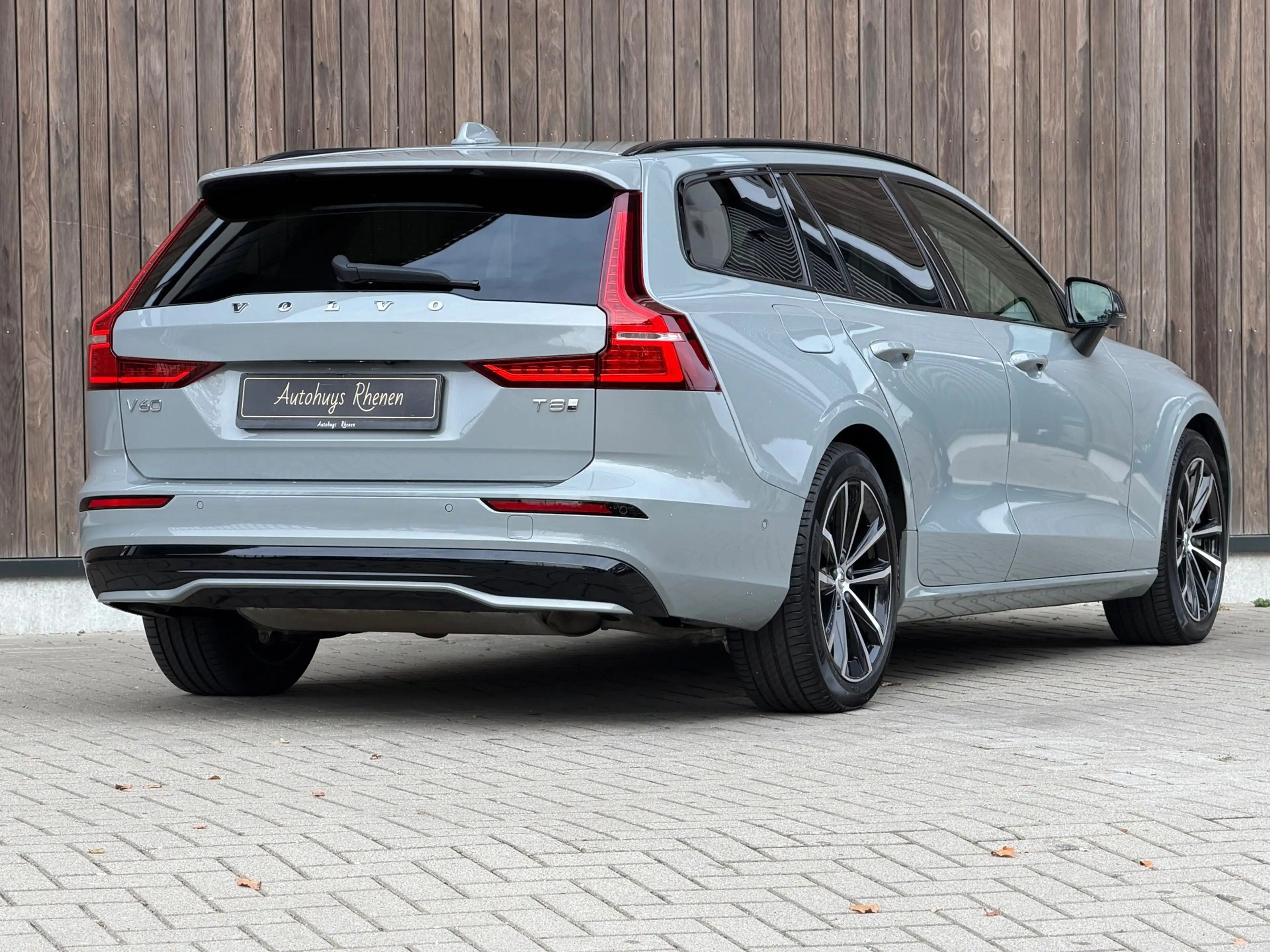 Volvo V60 2.0 T8 Plug-in hybrid AWD Ultra Dark / 360 Camera — photo 35