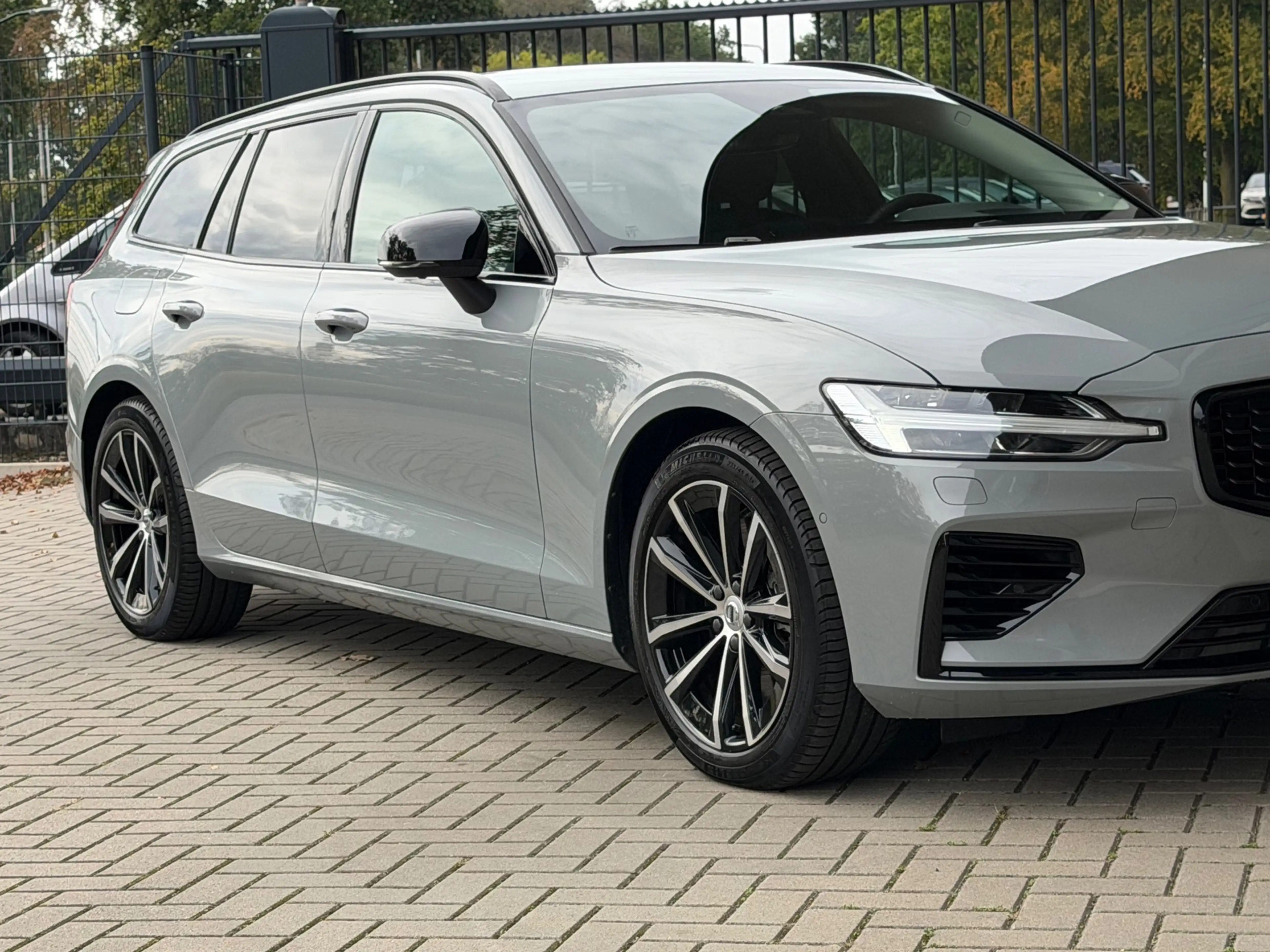 Volvo V60 2.0 T8 Plug-in hybrid AWD Ultra Dark / 360 Camera — photo 39