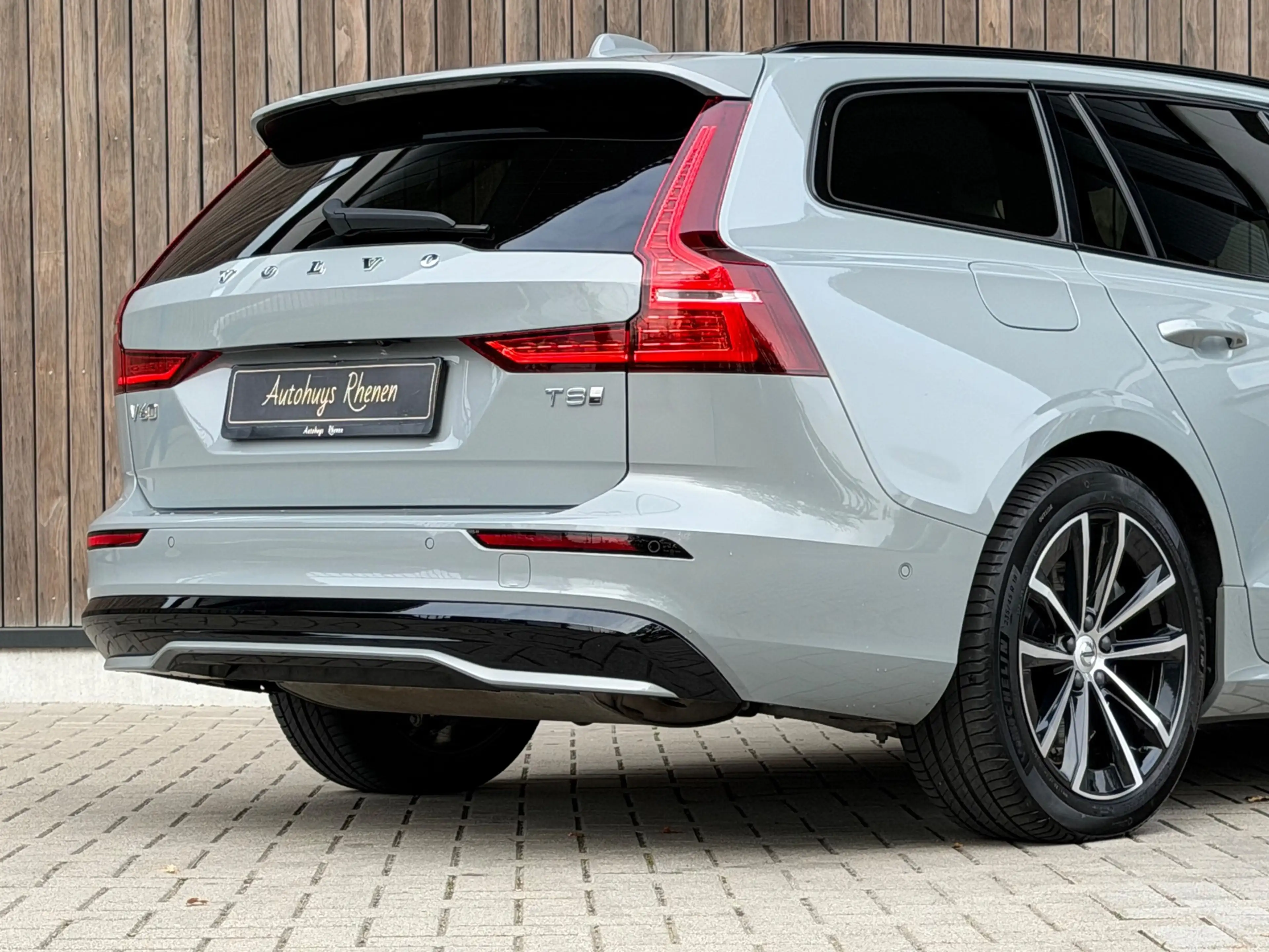 Volvo V60 2.0 T8 Plug-in hybrid AWD Ultra Dark / 360 Camera — photo 37