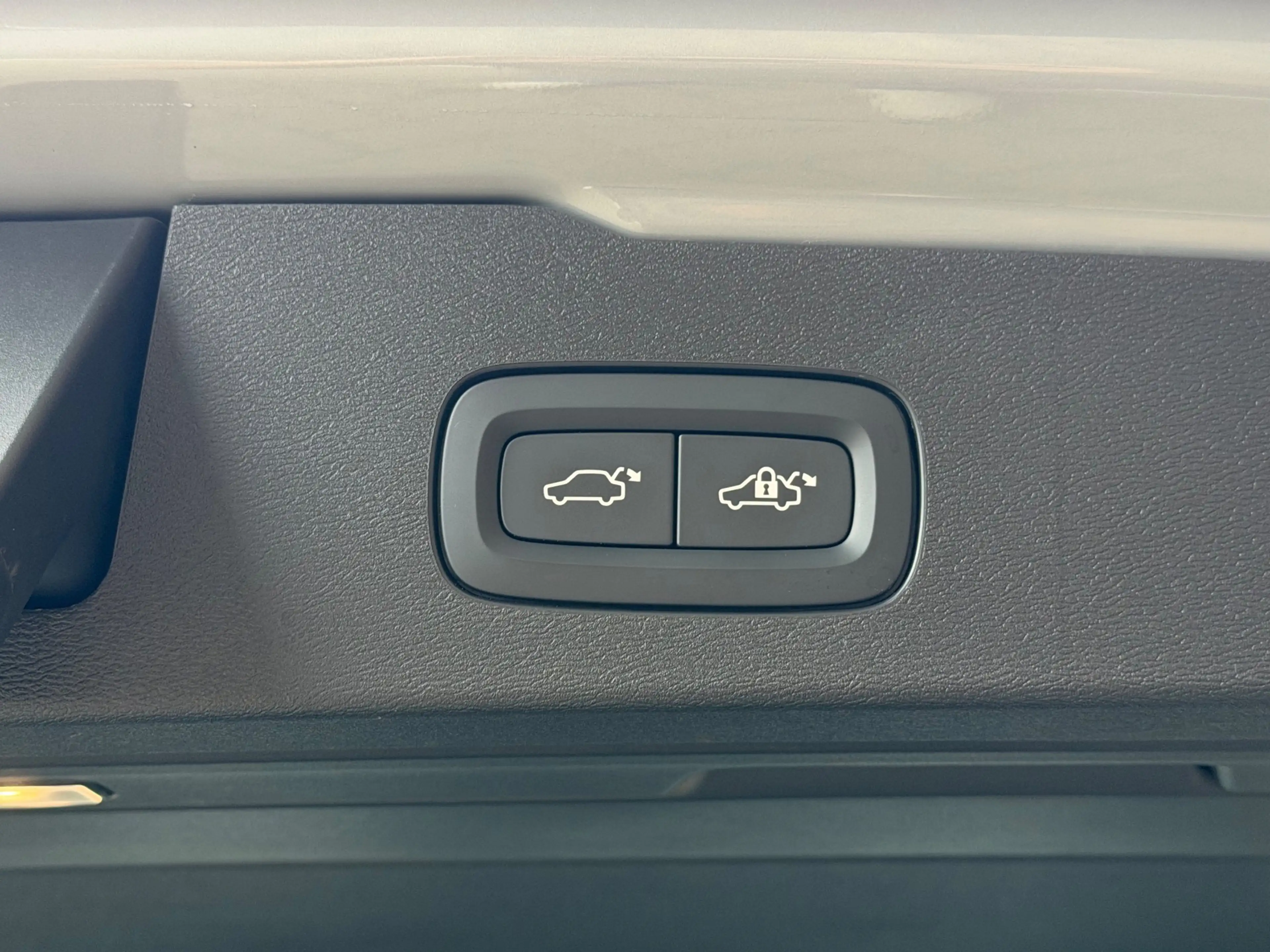 Volvo V60 2.0 T8 Plug-in hybrid AWD Ultra Dark / 360 Camera — photo 10