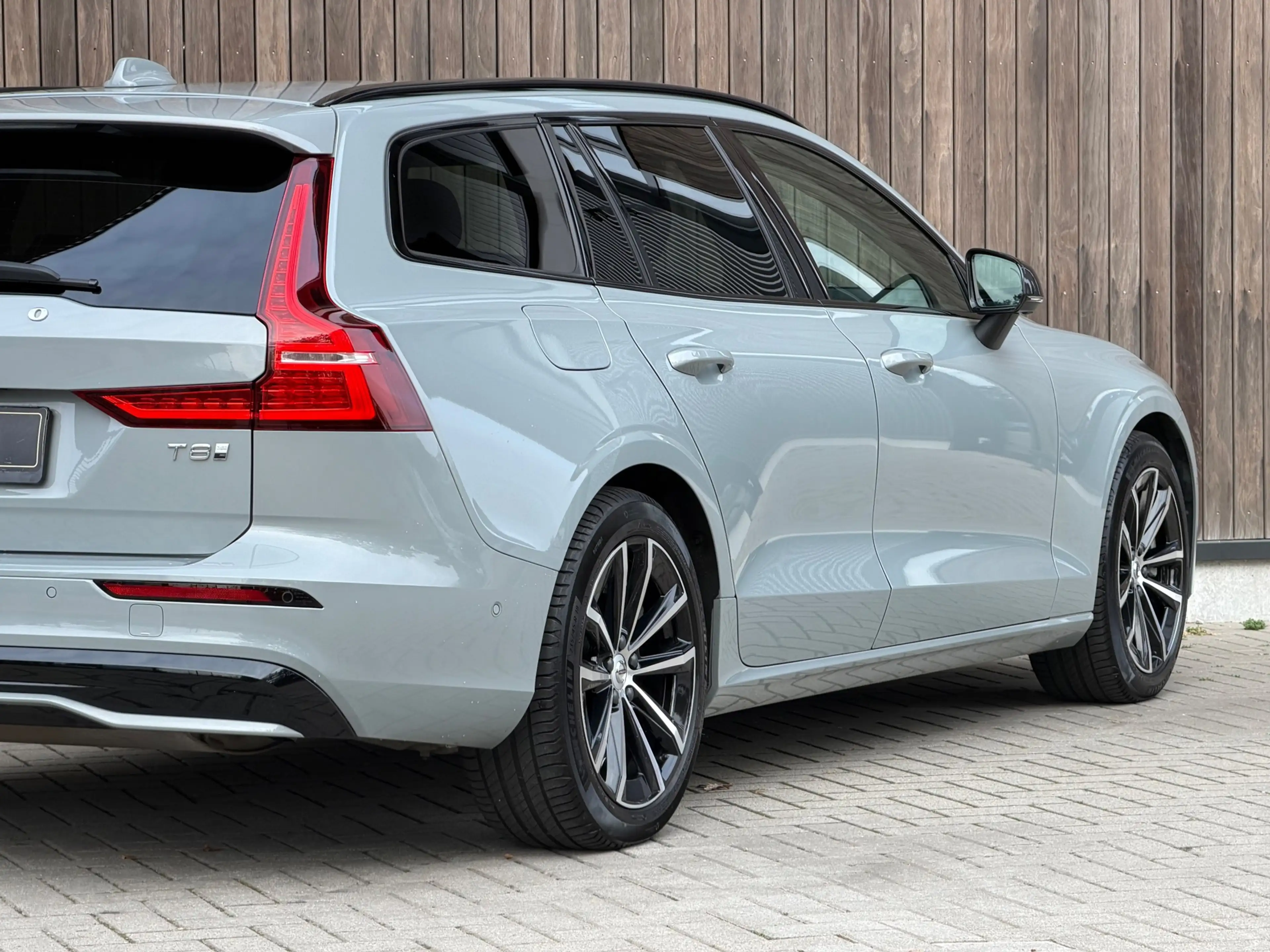 Volvo V60 2.0 T8 Plug-in hybrid AWD Ultra Dark / 360 Camera — photo 36