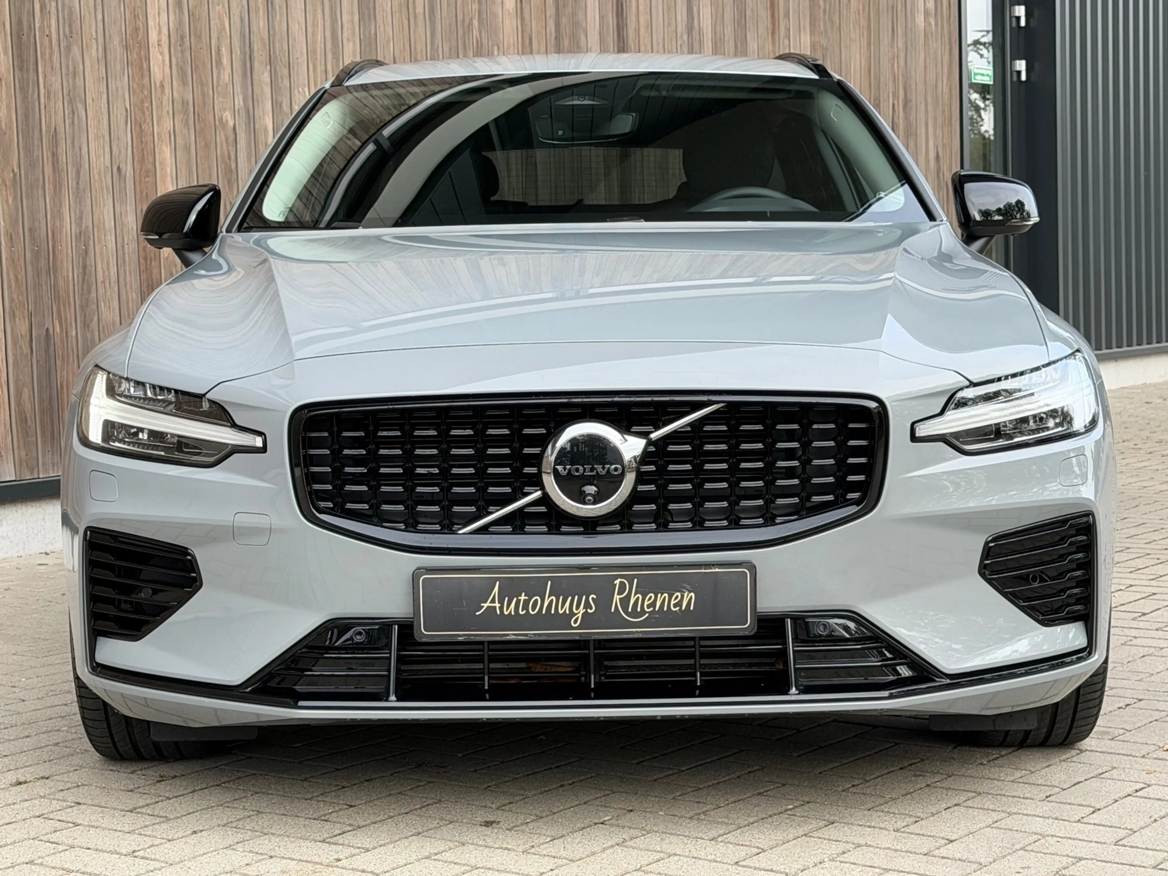 Volvo V60 2.0 T8 Plug-in hybrid AWD Ultra Dark / 360 Camera — photo 5