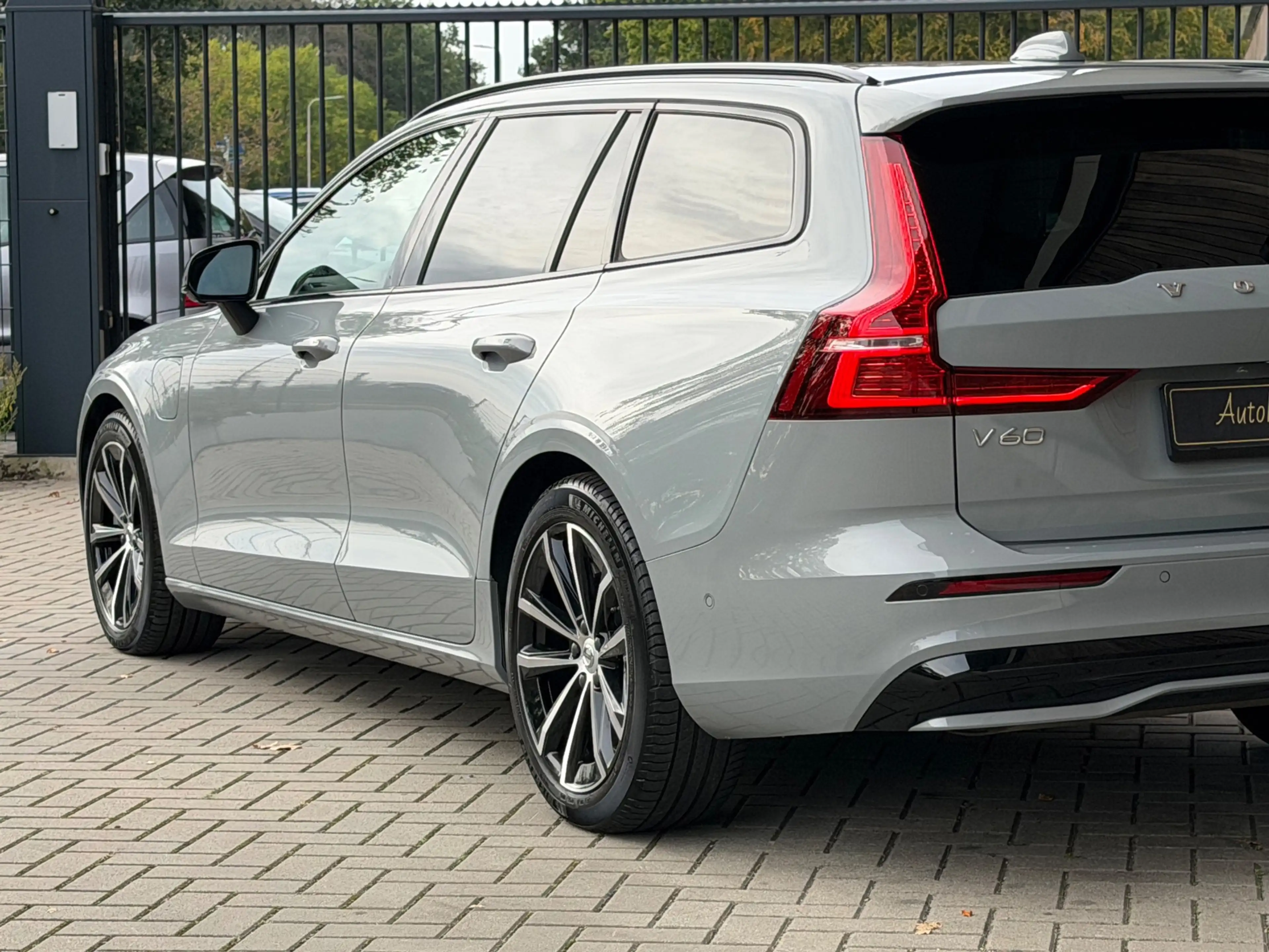 Volvo V60 2.0 T8 Plug-in hybrid AWD Ultra Dark / 360 Camera — photo 7