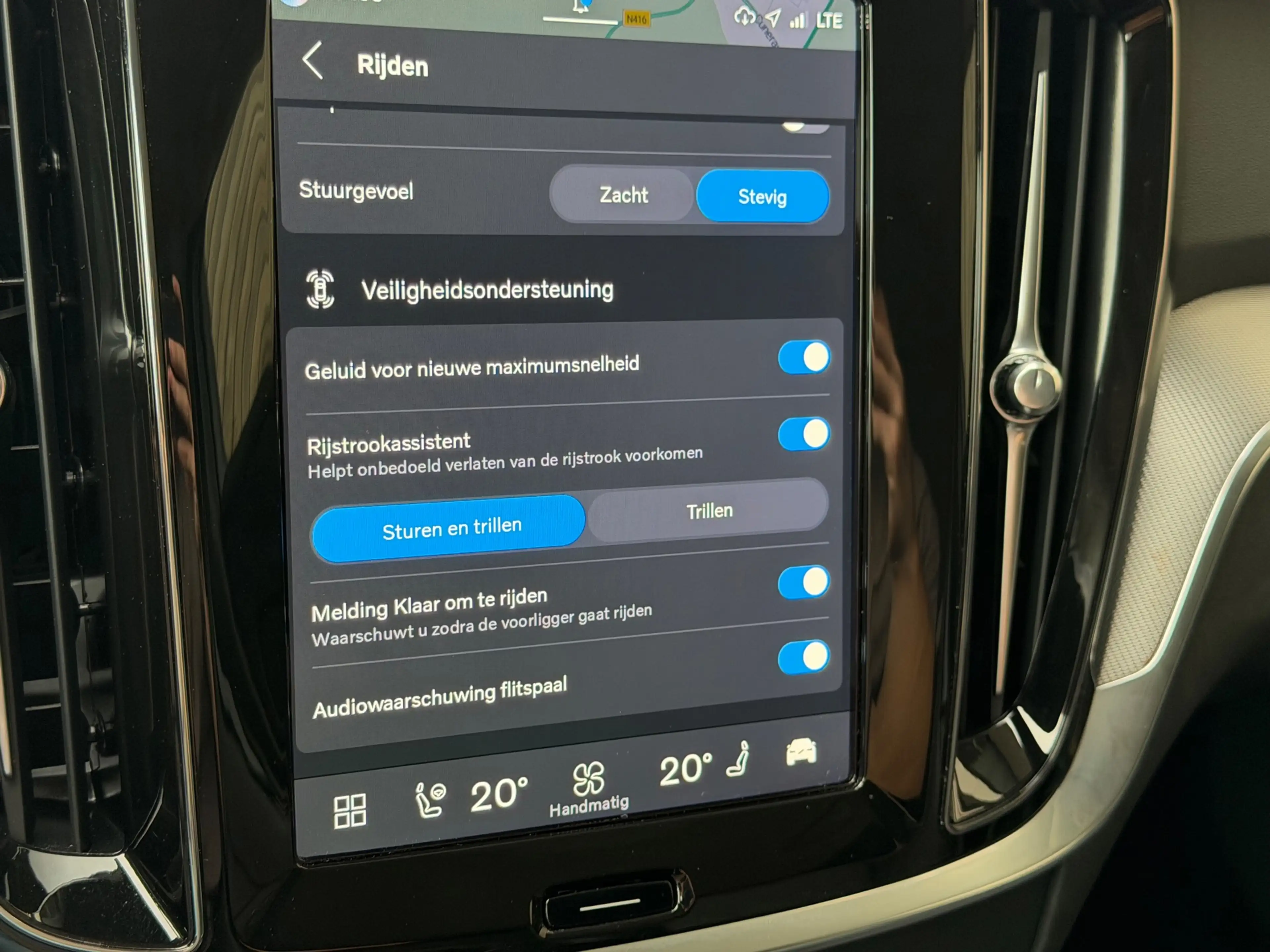 Volvo V60 2.0 T8 Plug-in hybrid AWD Ultra Dark / 360 Camera — photo 29
