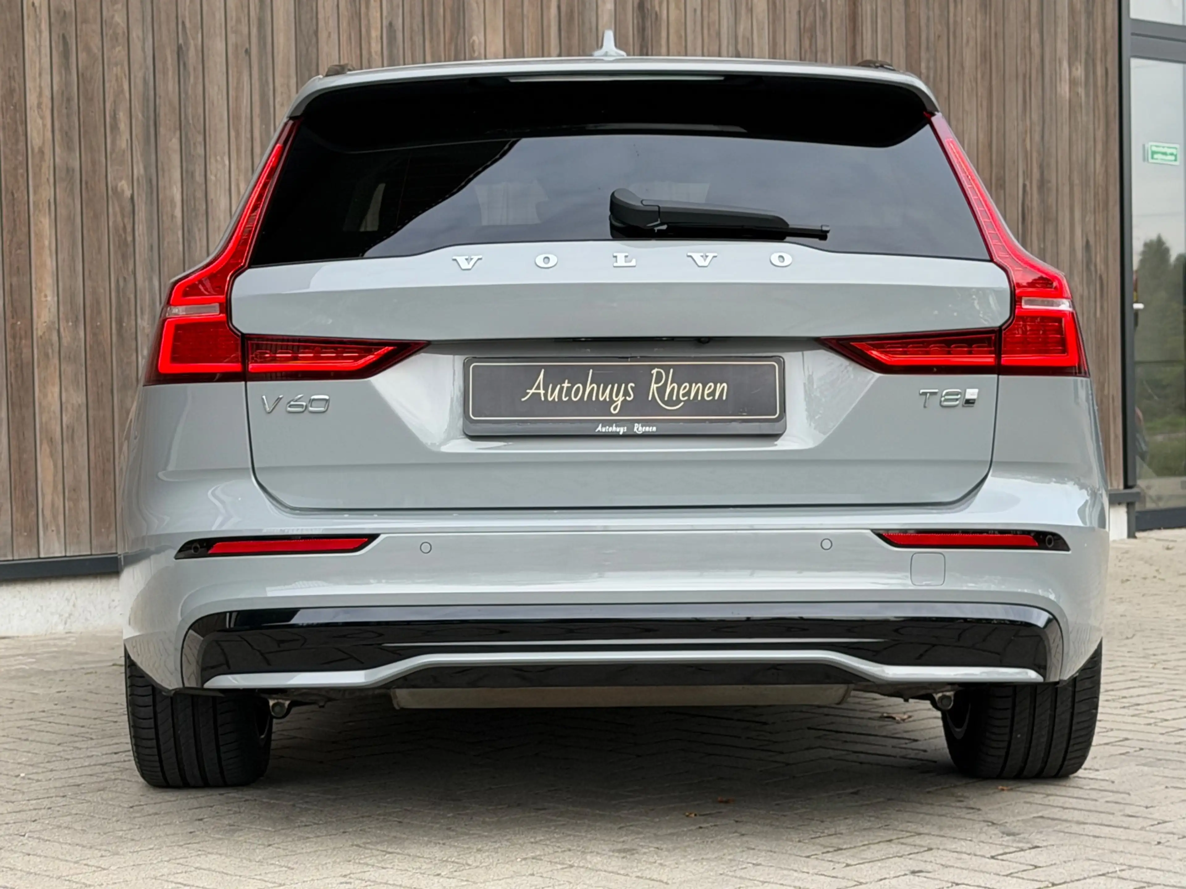 Volvo V60 2.0 T8 Plug-in hybrid AWD Ultra Dark / 360 Camera — photo 38