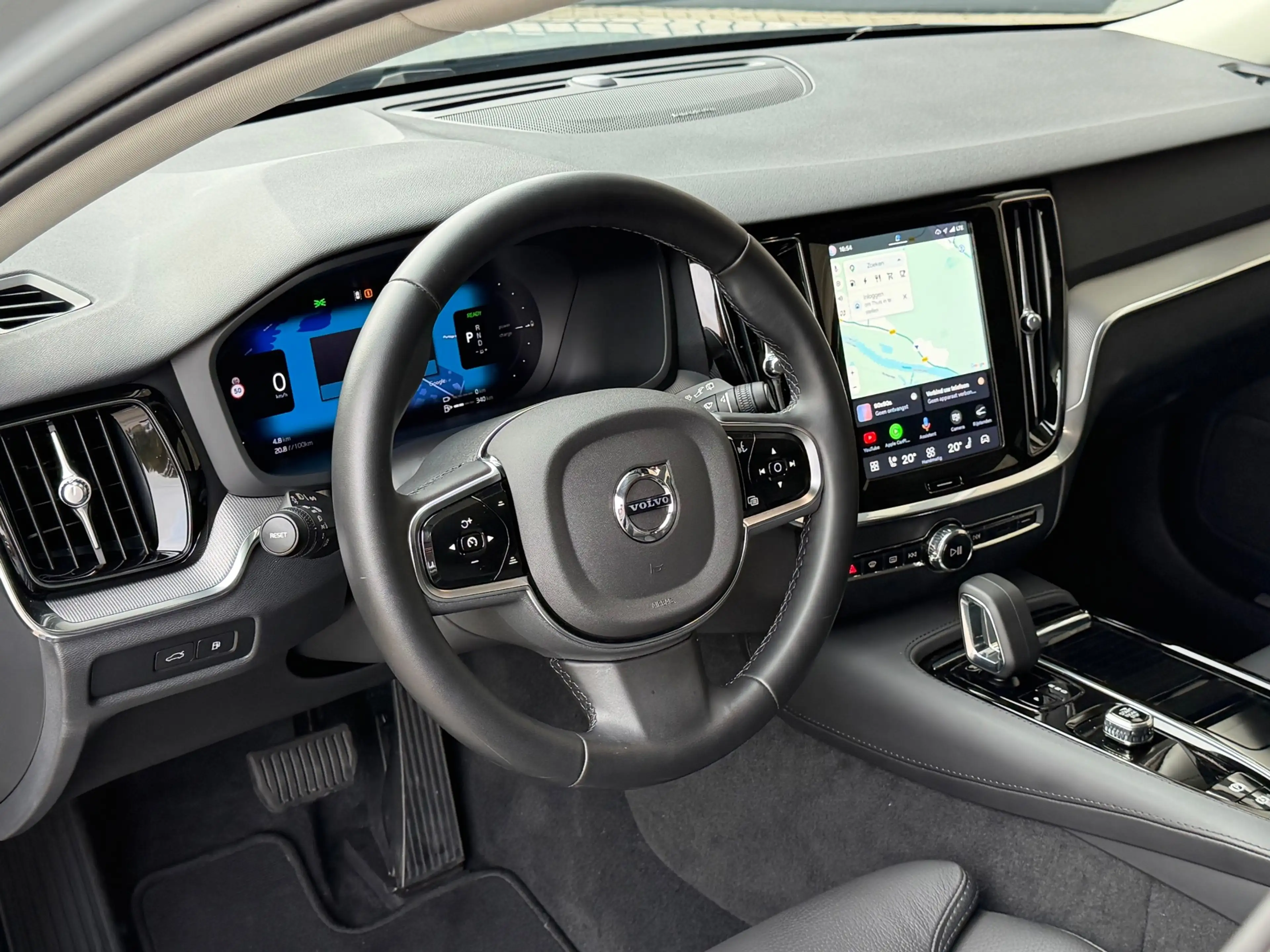 Volvo V60 2.0 T8 Plug-in hybrid AWD Ultra Dark / 360 Camera — photo 24