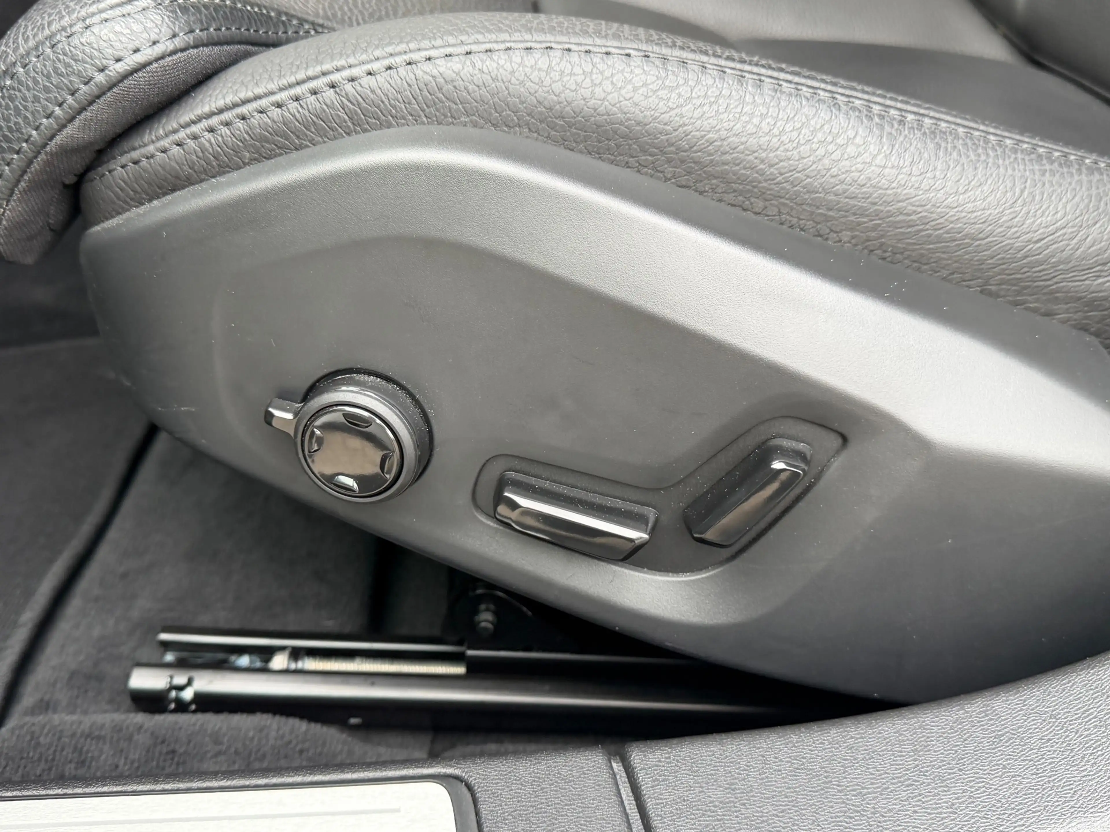 Volvo V60 2.0 T8 Plug-in hybrid AWD Ultra Dark / 360 Camera — photo 22