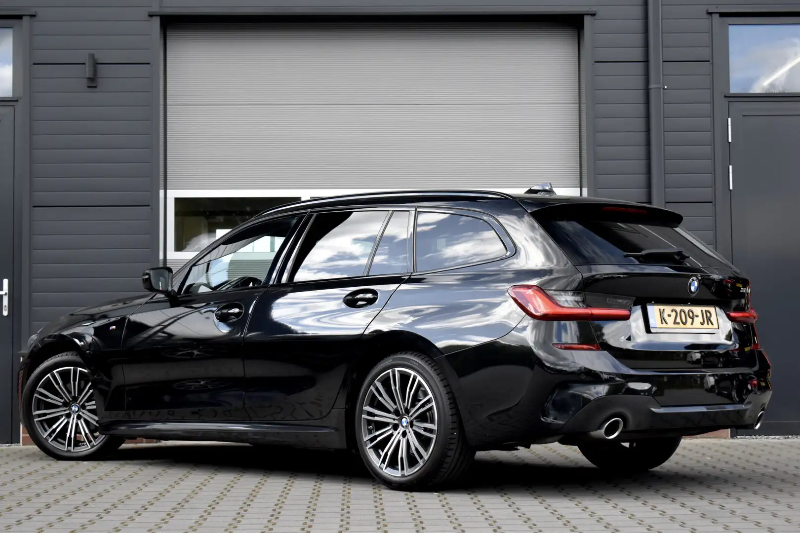 BMW 320 3 Serie Touring 320i M Sport | Apple CarPlay | Don Zwart - 2