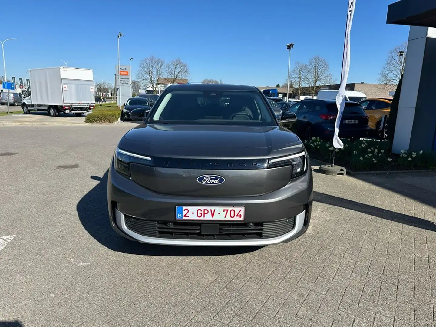 Ford Explorer Premium 77kWh Extended Range RWD Grau - 2