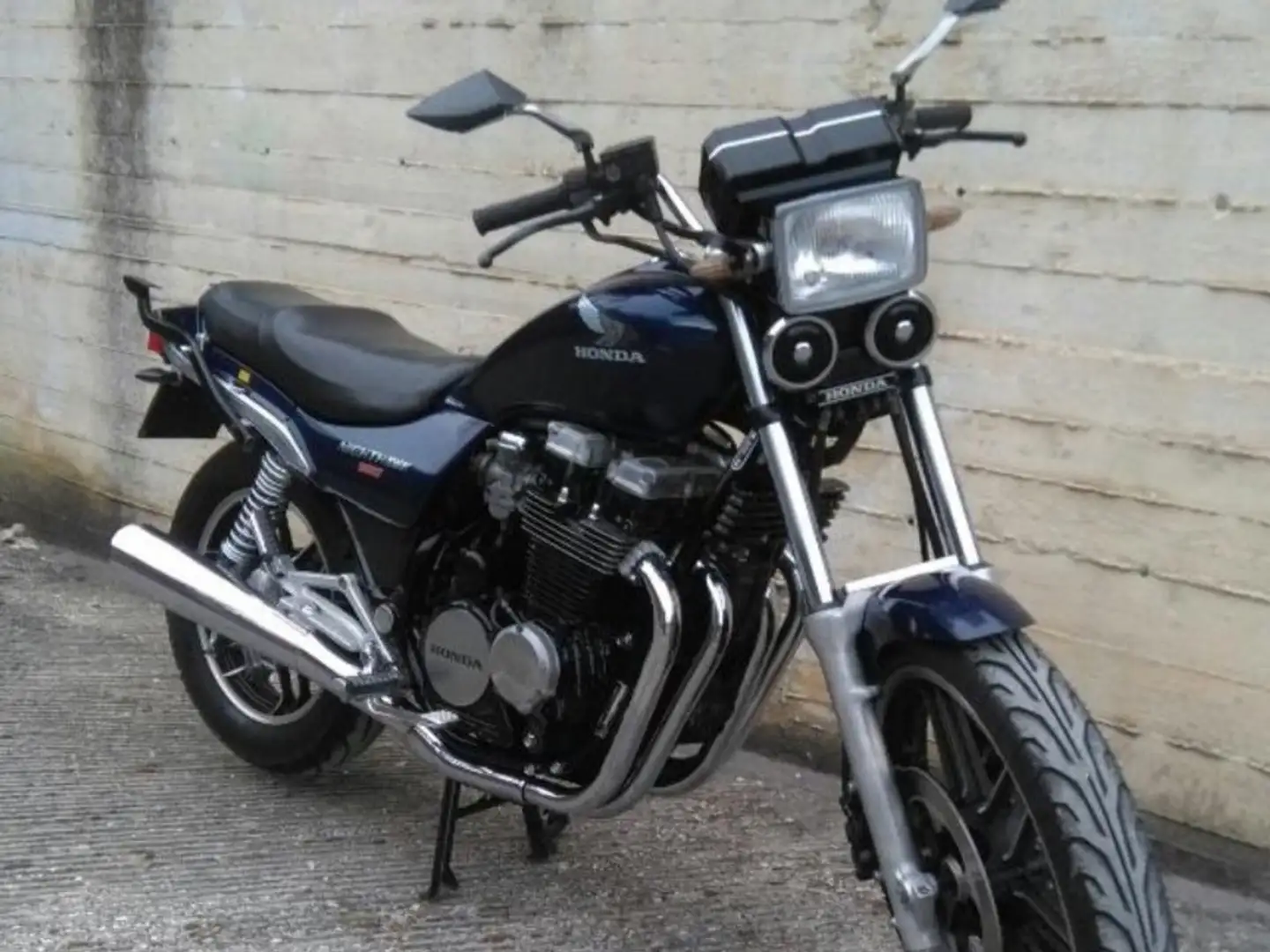 Honda CBX 650 Blau - 1