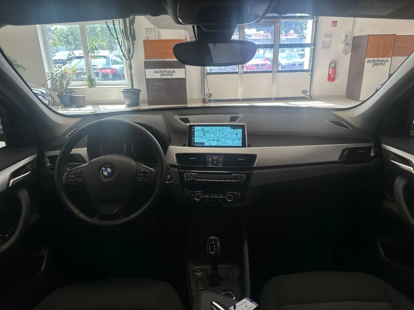 BMW X1 sDrive 18d Advantage Aut/Navi/SitzHz/Tempomat Schwarz - 2