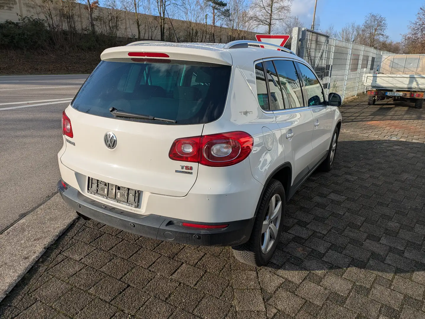 Volkswagen Tiguan Team BMT Weiß - 2