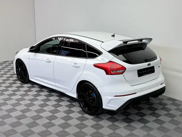 Ford Focus view 3