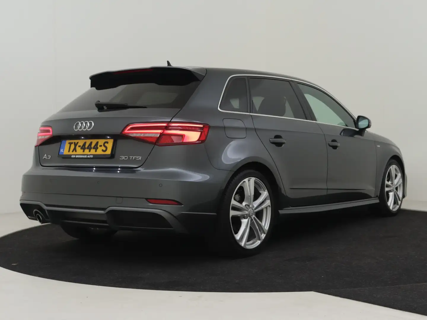 Audi A3 Sportback 30 TFSI Sport S Line Edition 116pk | Cru Grijs - 2