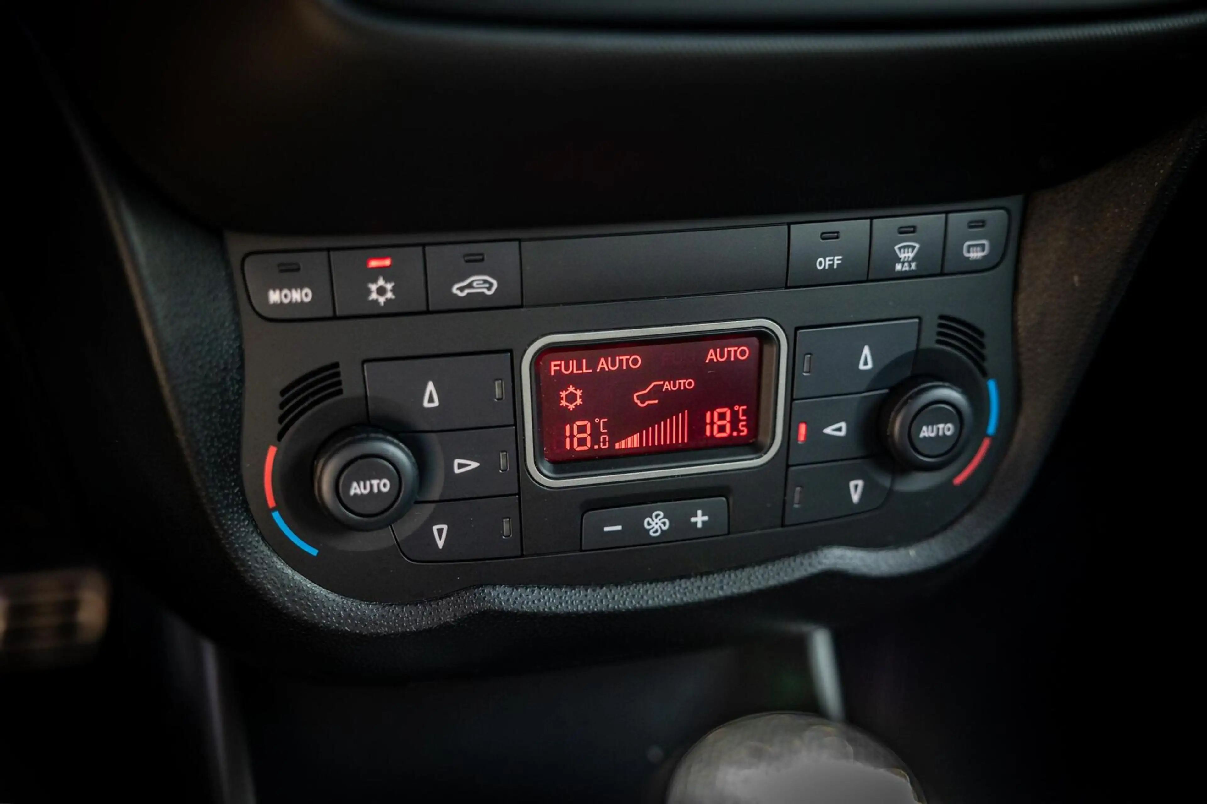 Alfa Romeo MiTo 0.9 TwinAir Exclusive |Nap |Apk 8-27 — photo 28