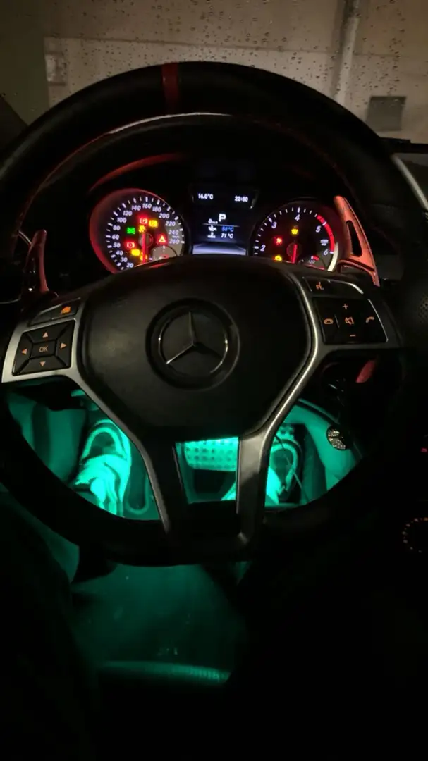 Mercedes-Benz CLA 220 CDI Aut. Grau - 2